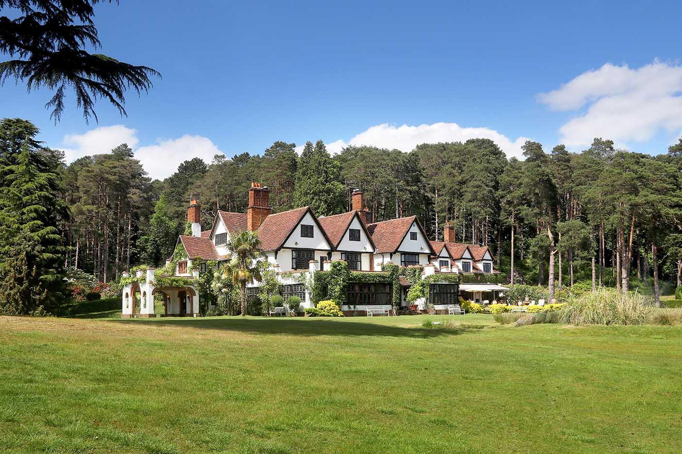 Chertsey Road, Windlesham, Surrey GU20