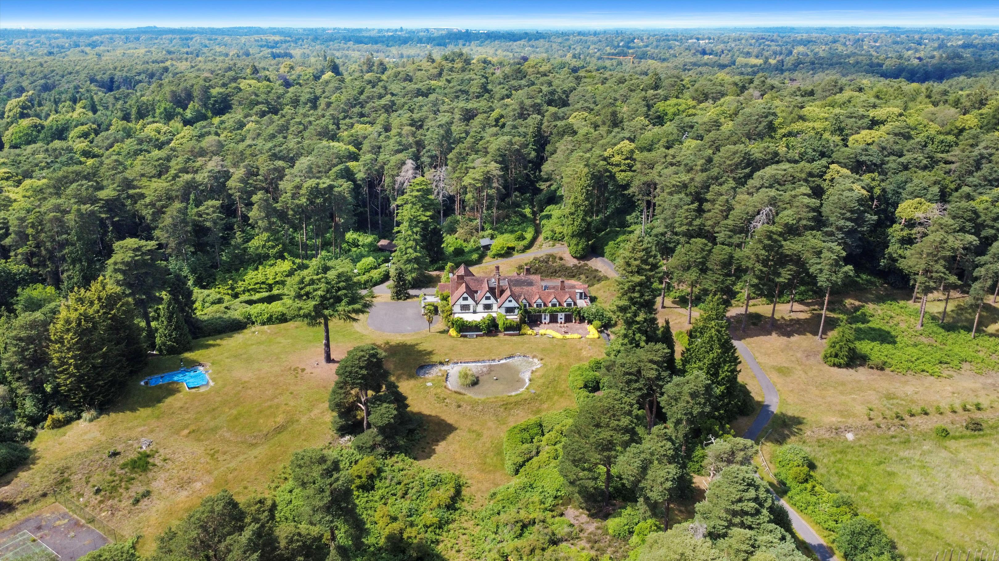 Chertsey Road, Windlesham, Surrey GU20