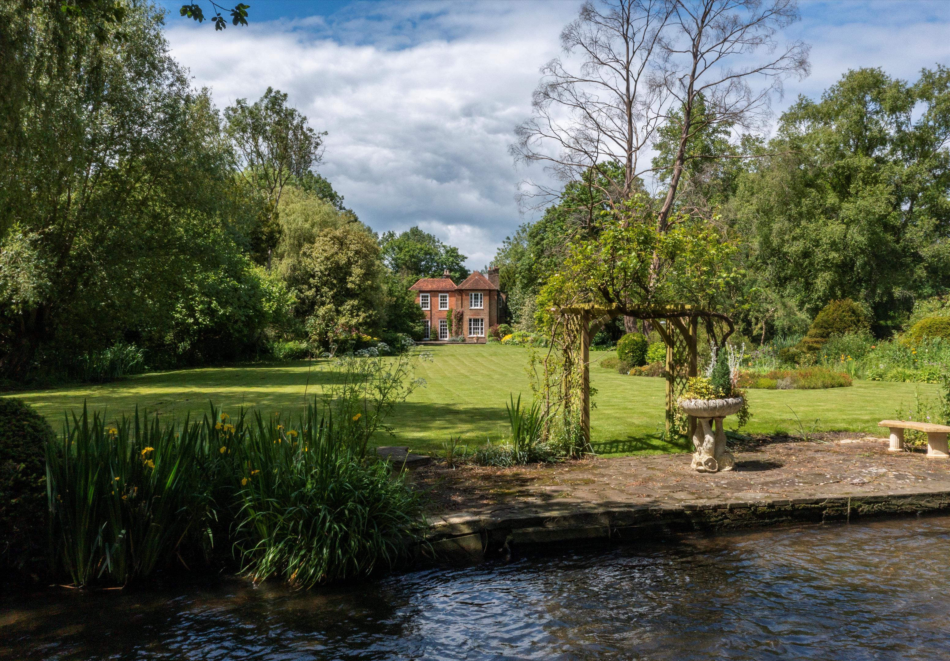 Grove Mill Lane, Hertfordshire, WD17