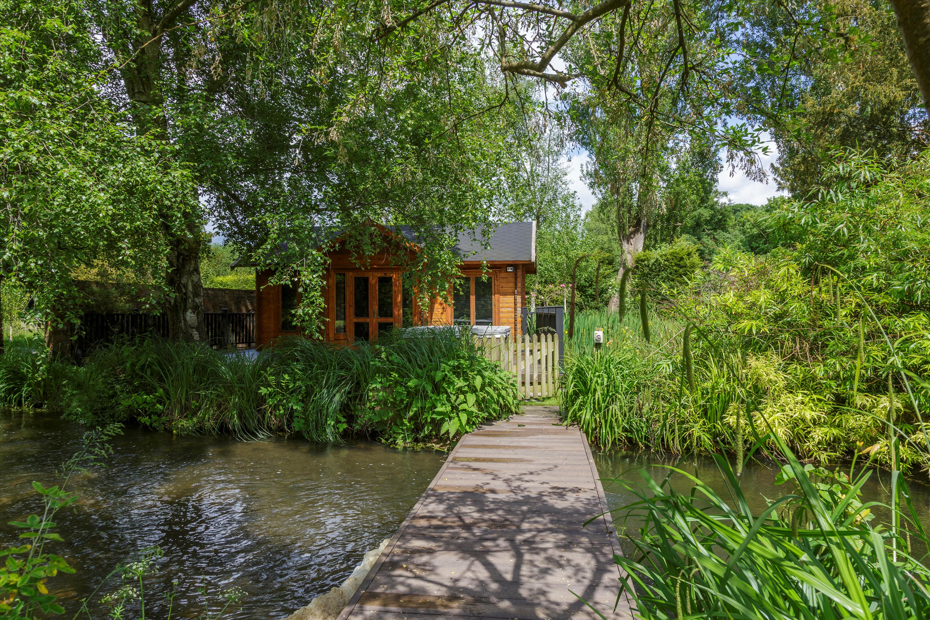 Grove Mill Lane, Hertfordshire, WD17