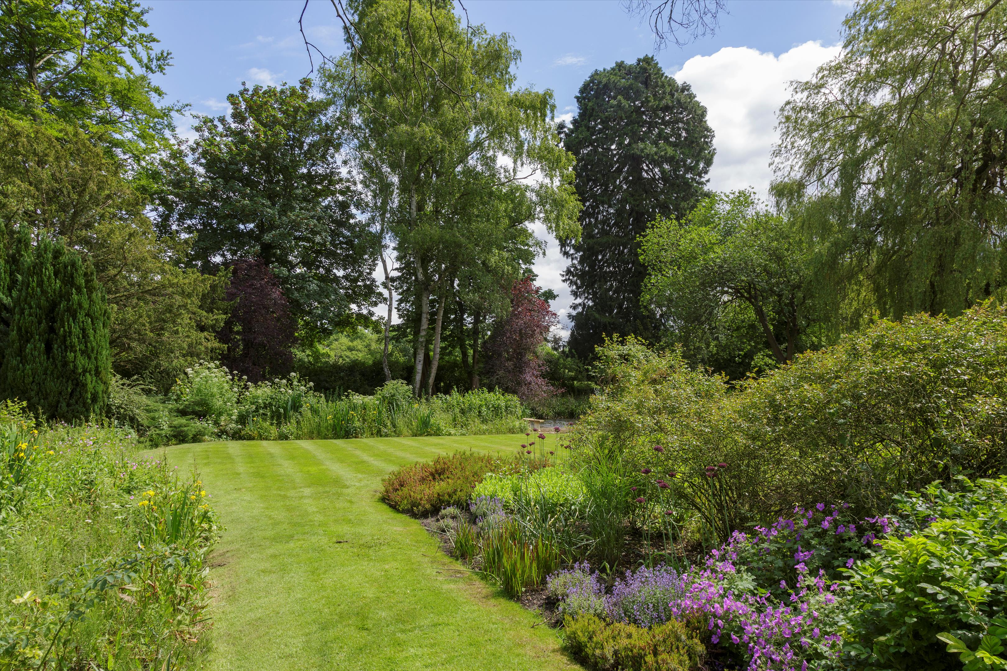 Grove Mill Lane, Hertfordshire, WD17