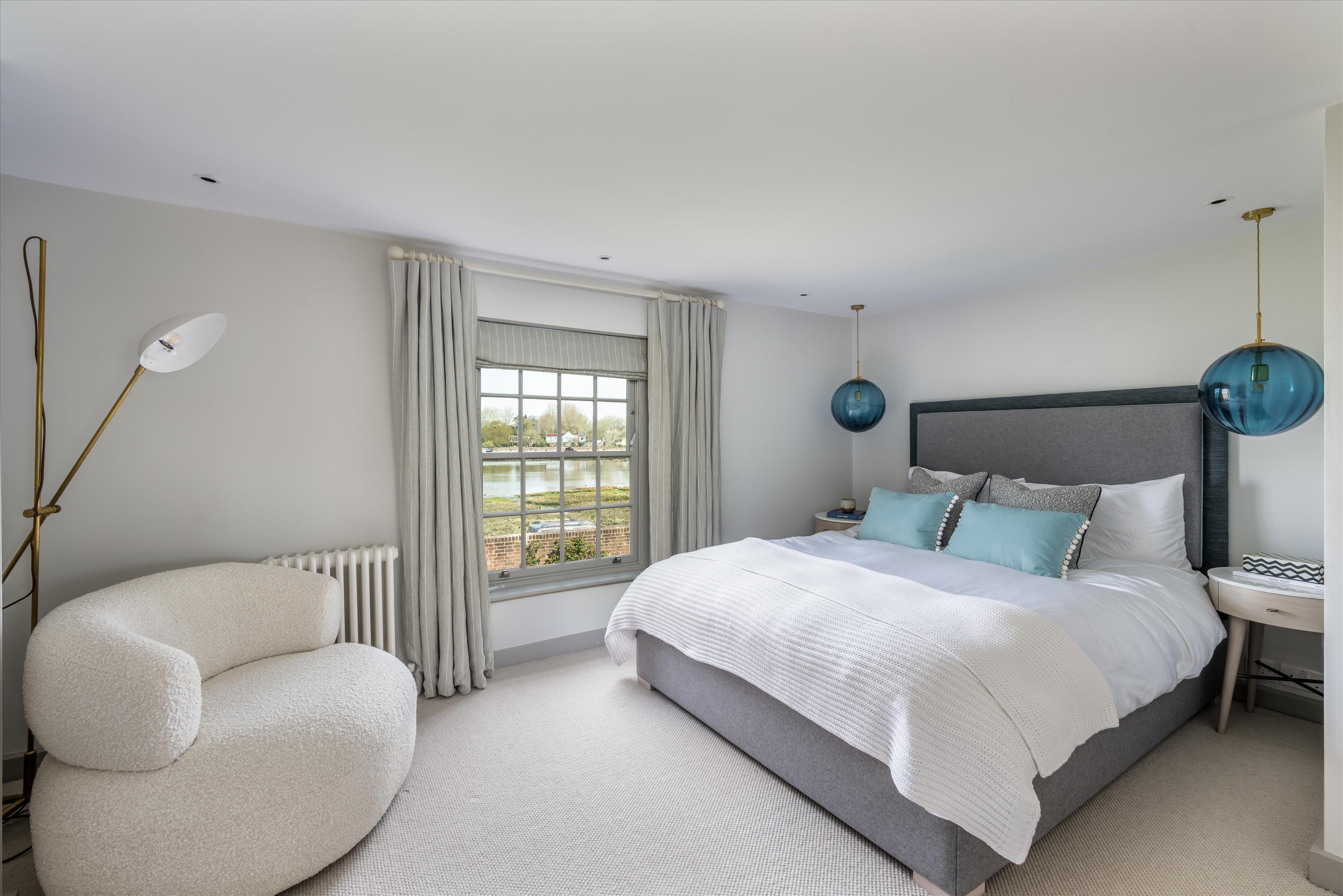Shore Road, Bosham, Chichester, West Sussex, PO18.