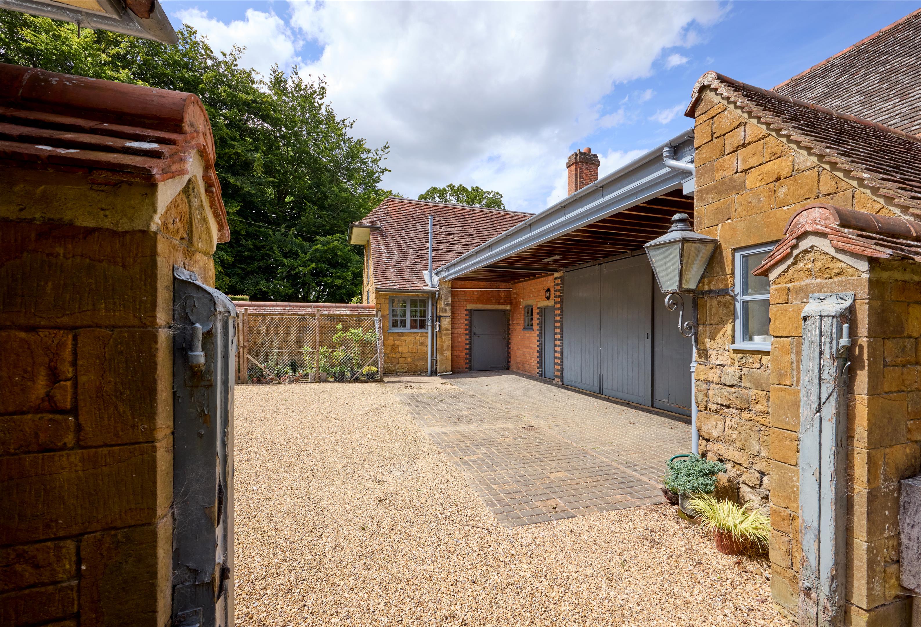 Adderbury, Oxfordshire, OX17