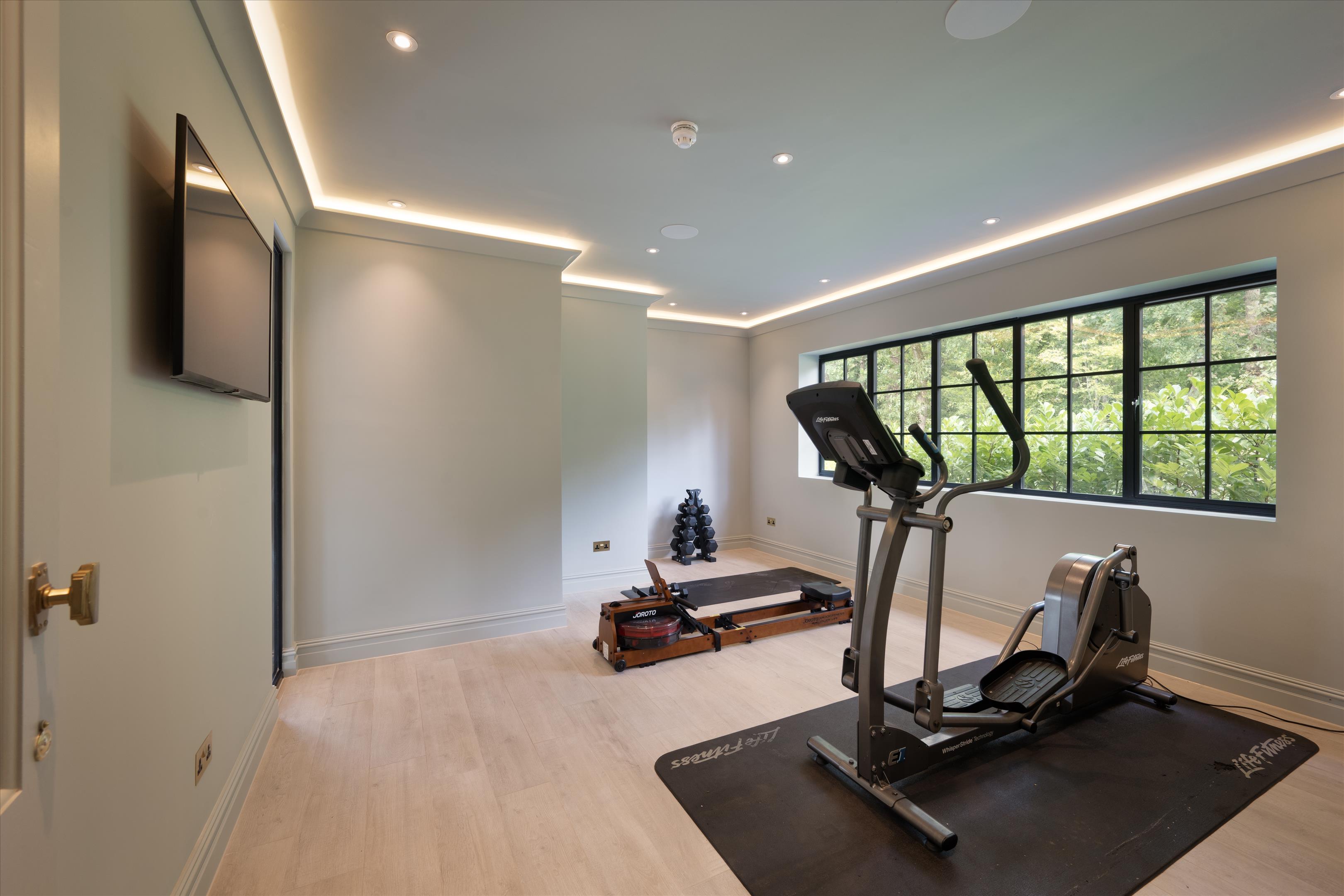 Frensham Vale, Lower Bourne, Farnham, Surrey, GU10.