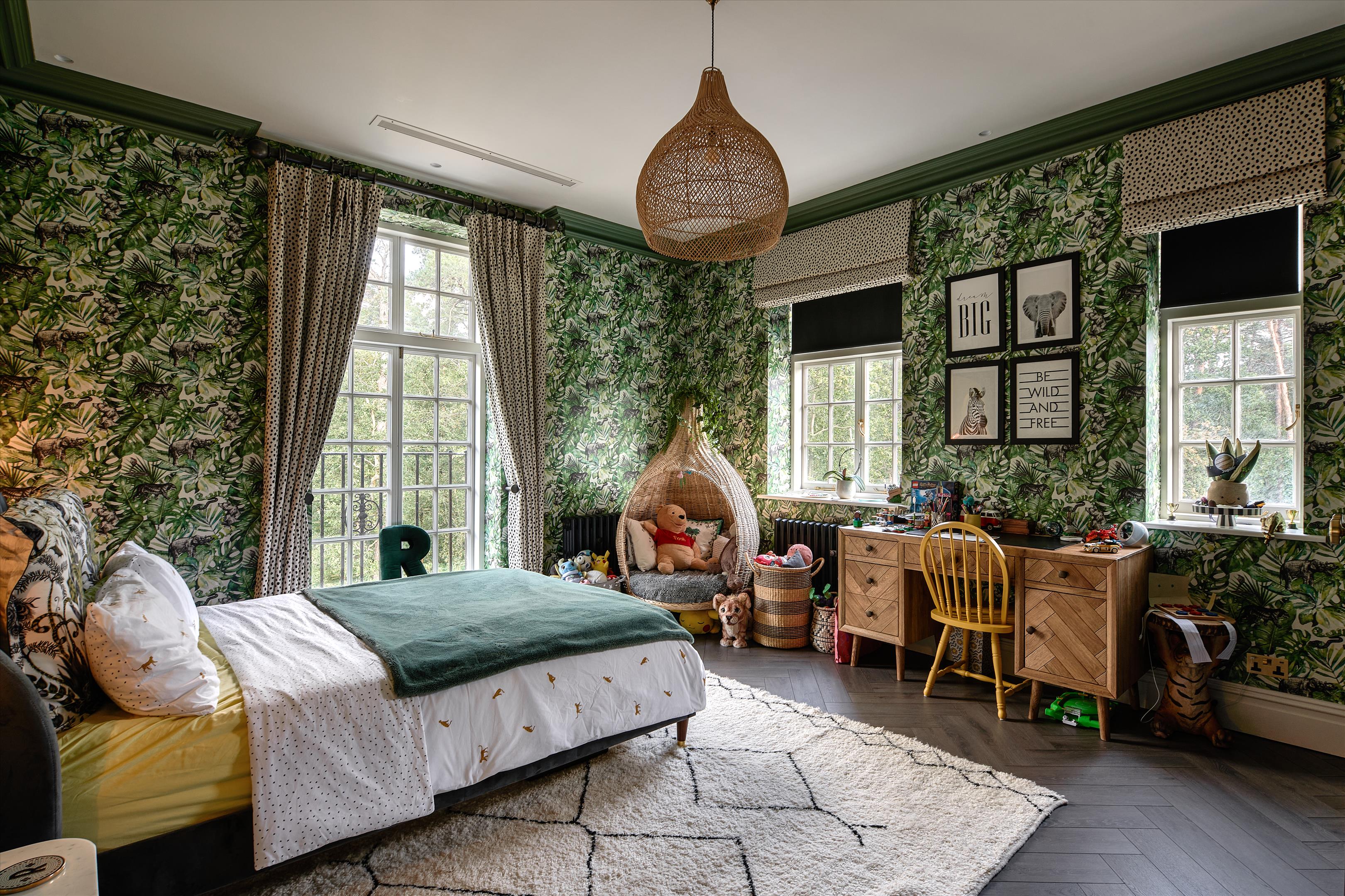 Frensham Vale, Lower Bourne, Farnham, Surrey, GU10.