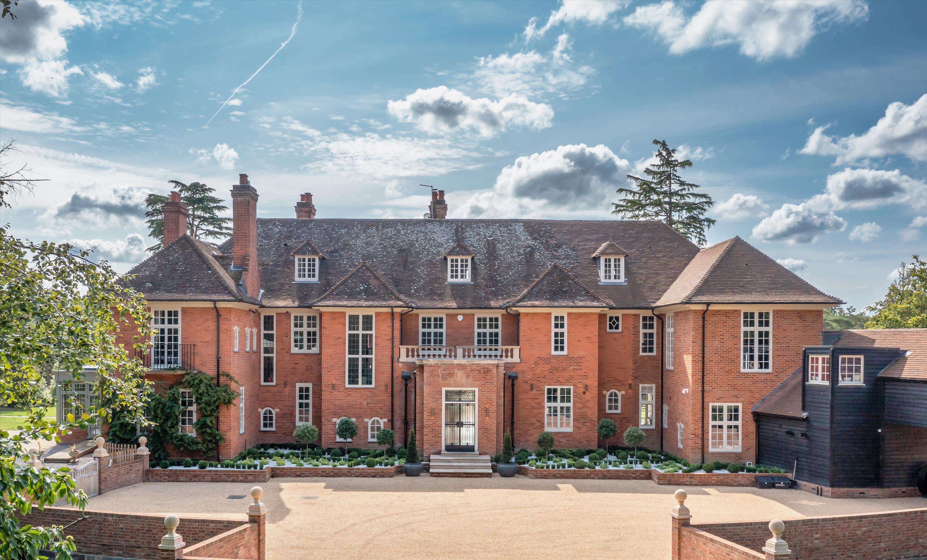 Frensham Vale, Lower Bourne, Farnham, Surrey, GU10.