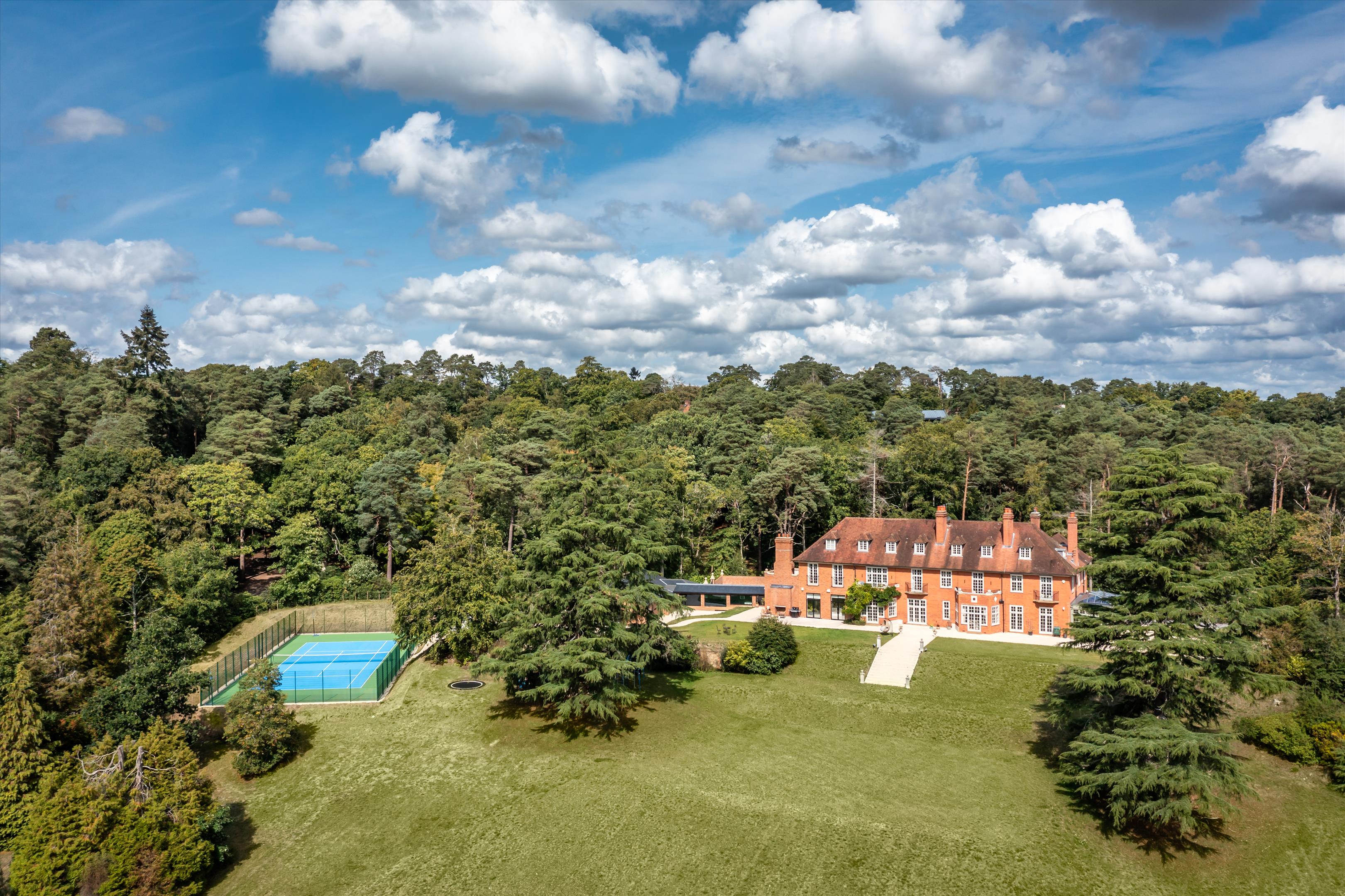 Frensham Vale, Lower Bourne, Farnham, Surrey, GU10.