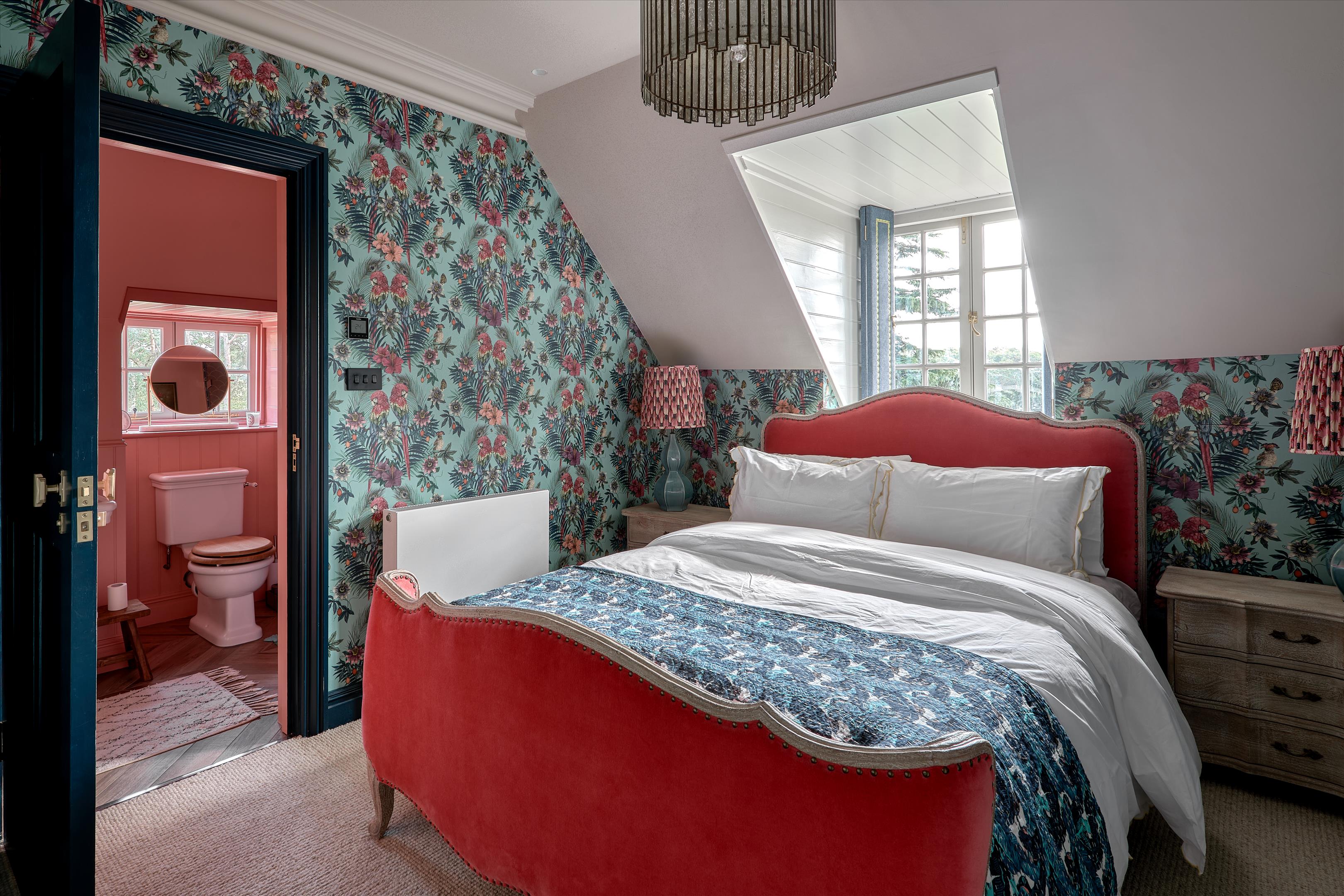 Frensham Vale, Lower Bourne, Farnham, Surrey, GU10.