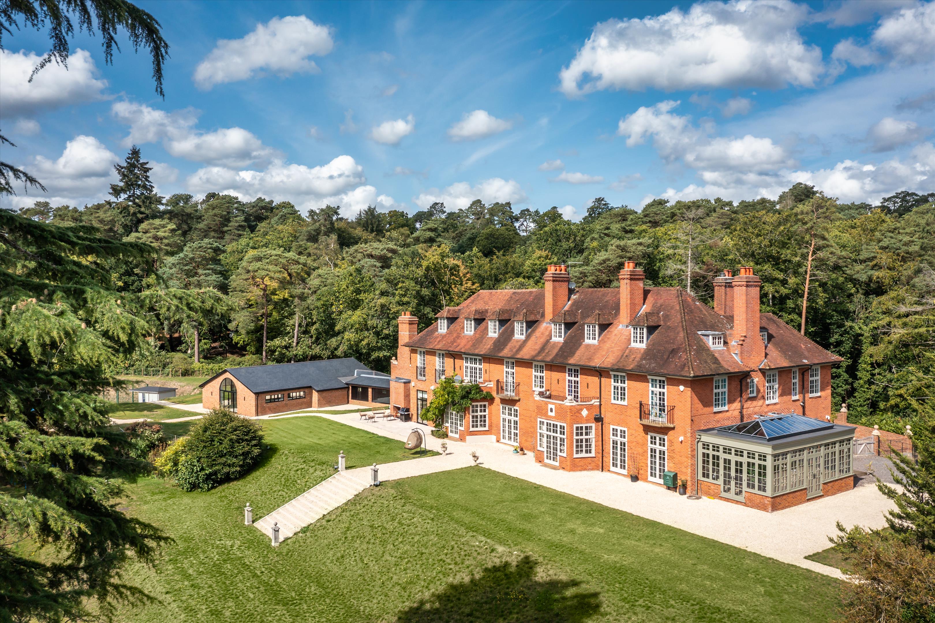 Frensham Vale, Lower Bourne, Farnham, Surrey, GU10.