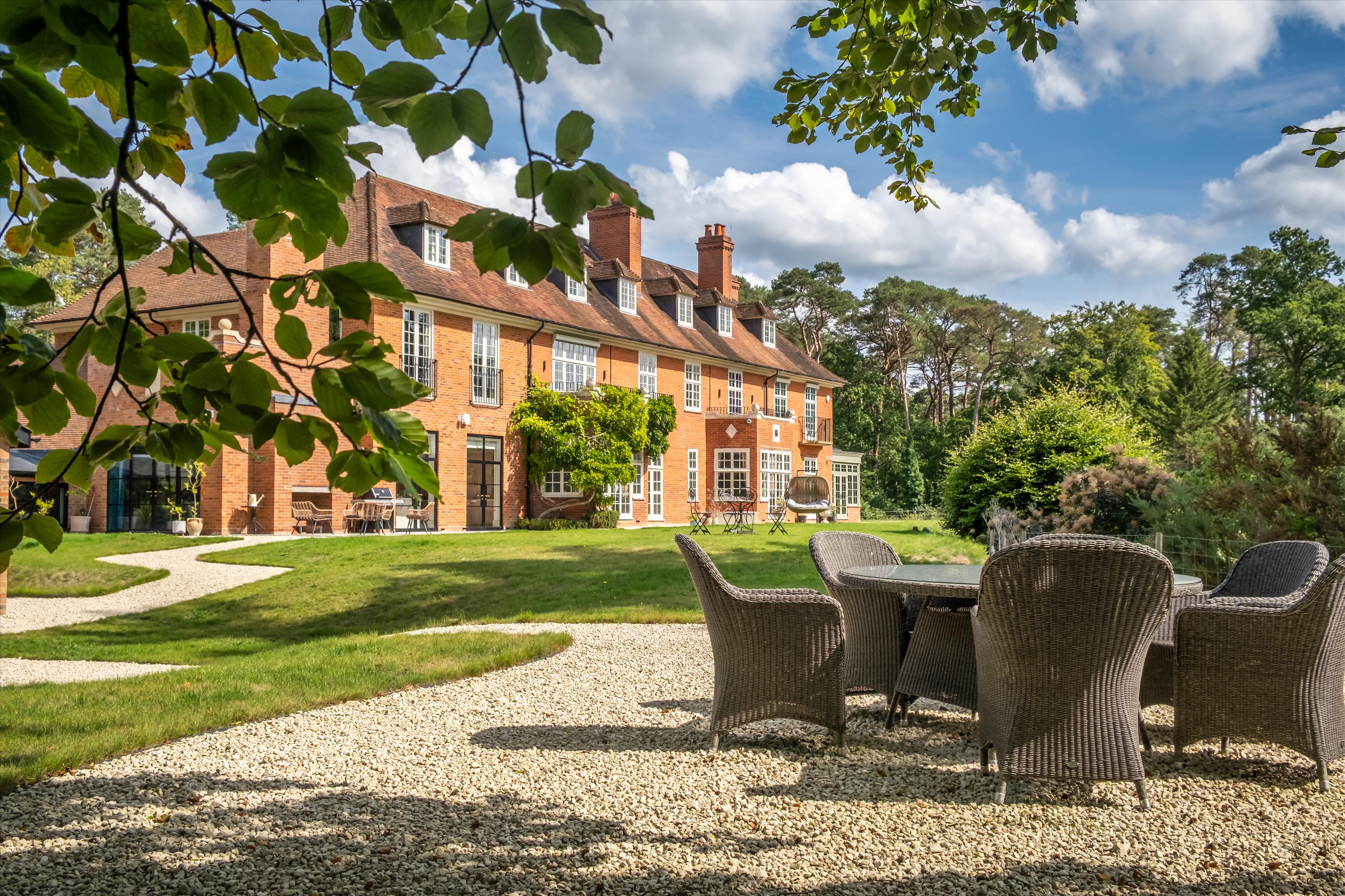 Frensham Vale, Lower Bourne, Farnham, Surrey, GU10.