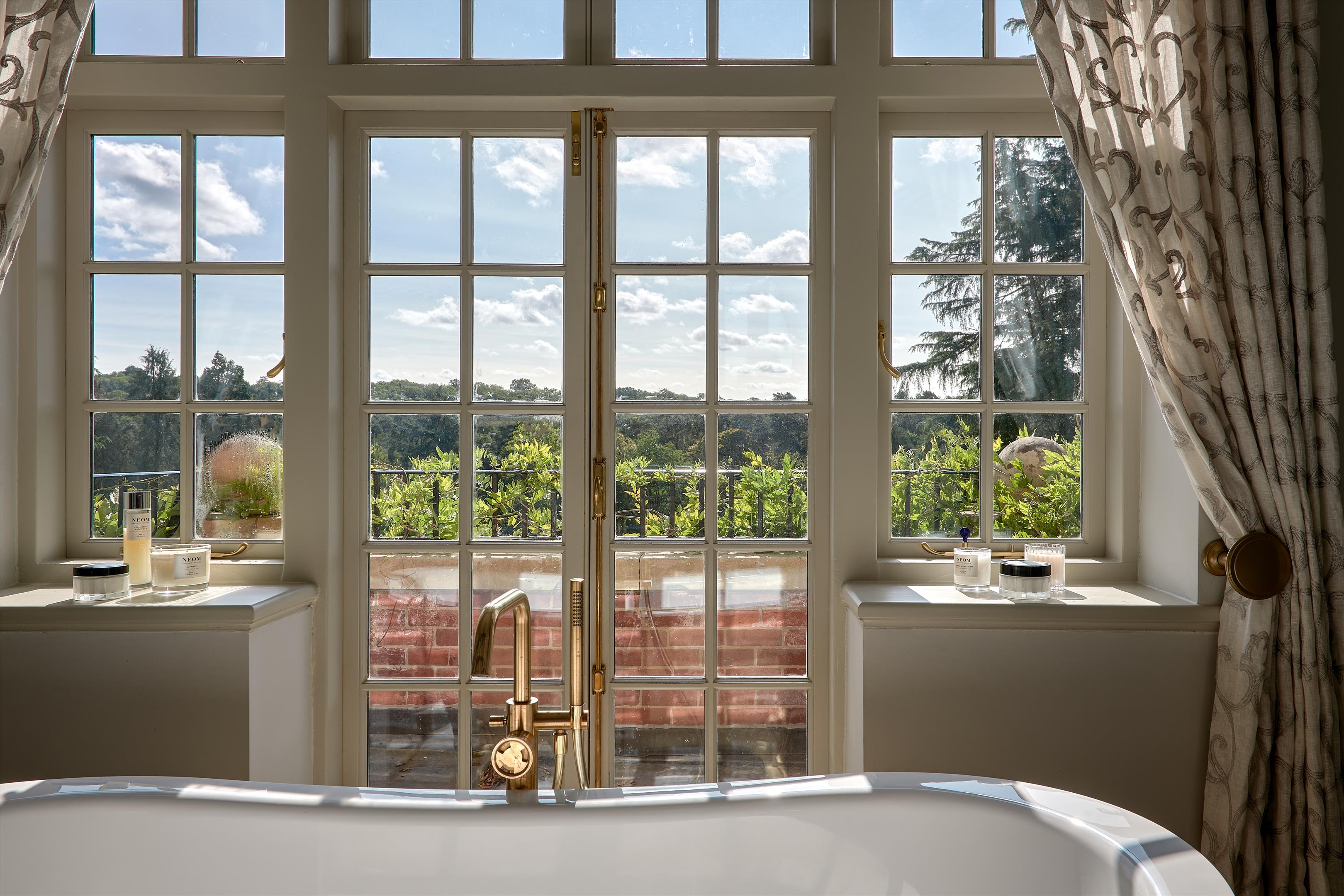 Frensham Vale, Lower Bourne, Farnham, Surrey, GU10.