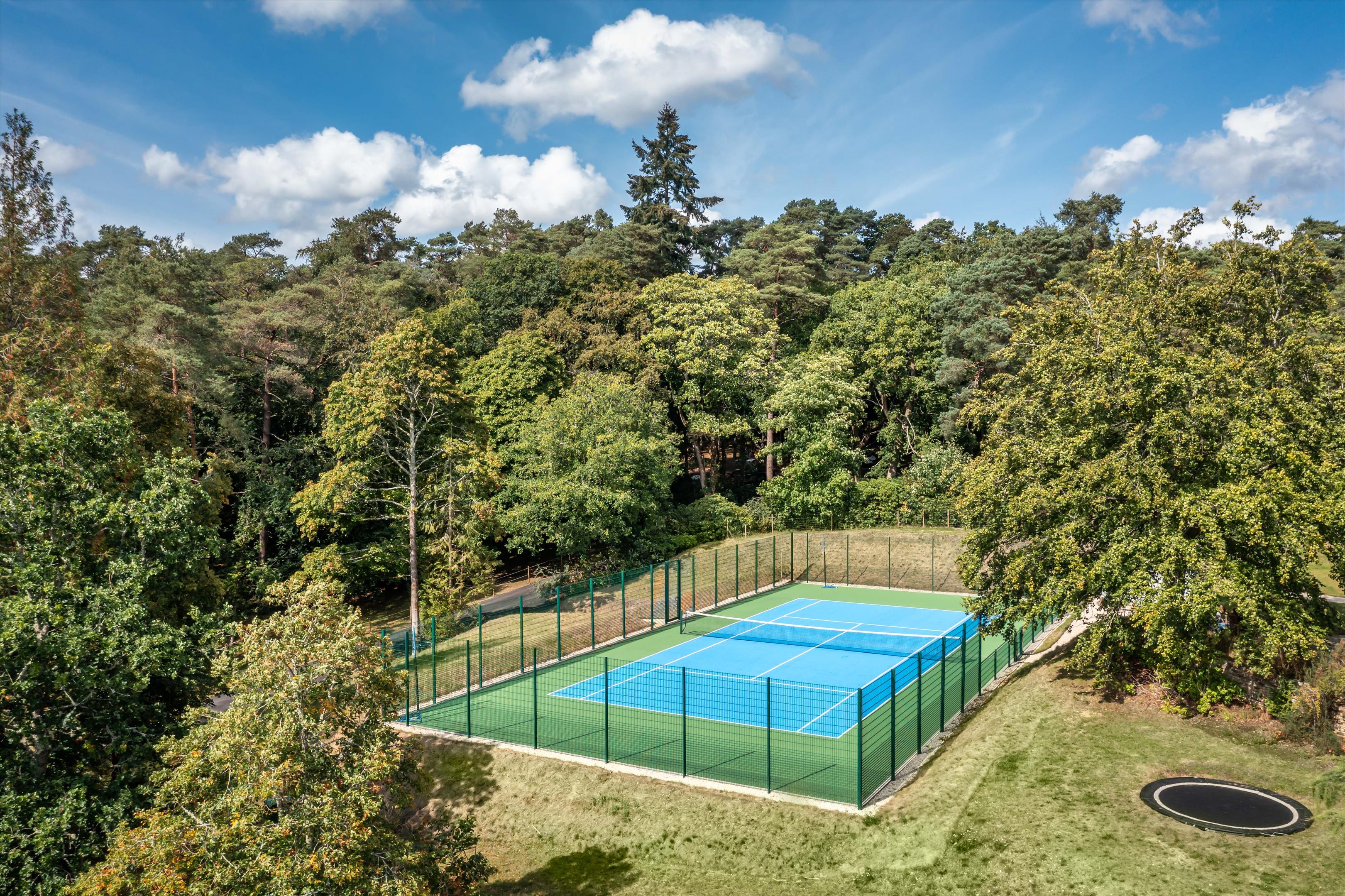 Frensham Vale, Lower Bourne, Farnham, Surrey, GU10.