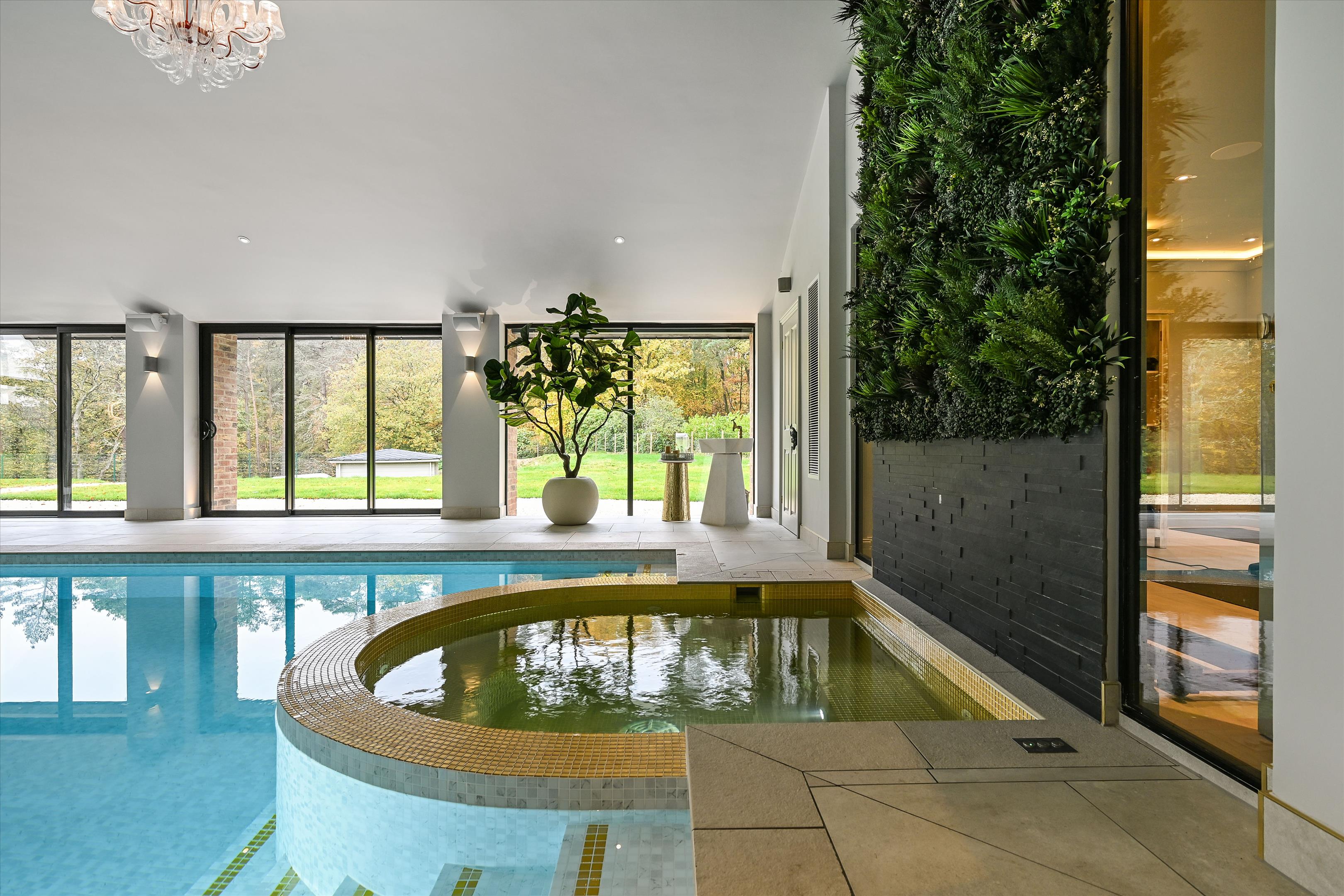 Frensham Vale, Lower Bourne, Farnham, Surrey, GU10.