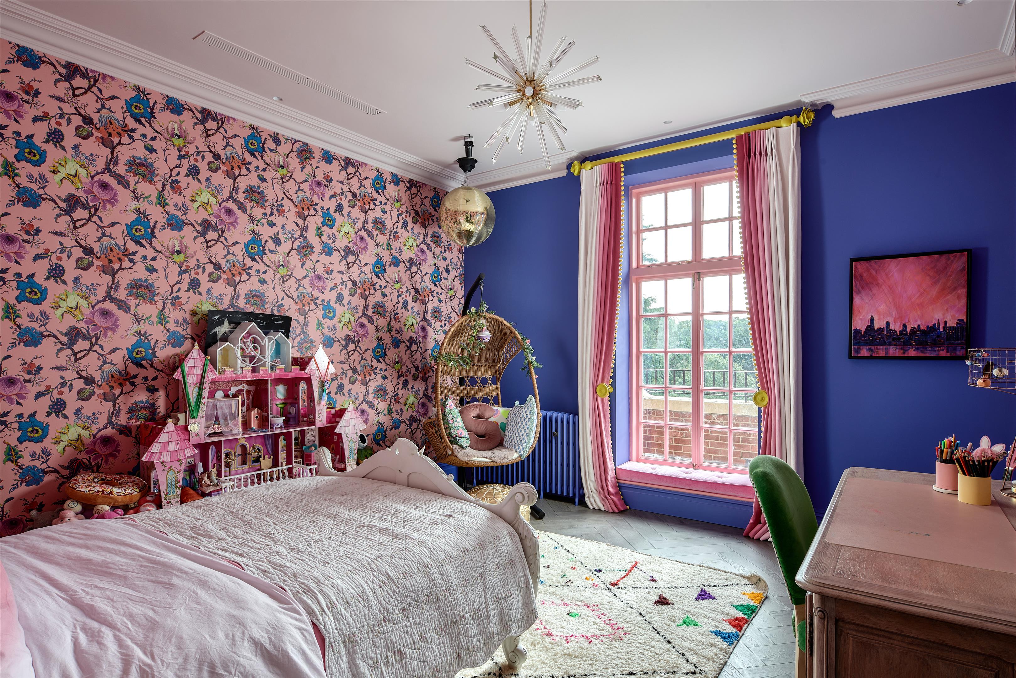 Frensham Vale, Lower Bourne, Farnham, Surrey, GU10.