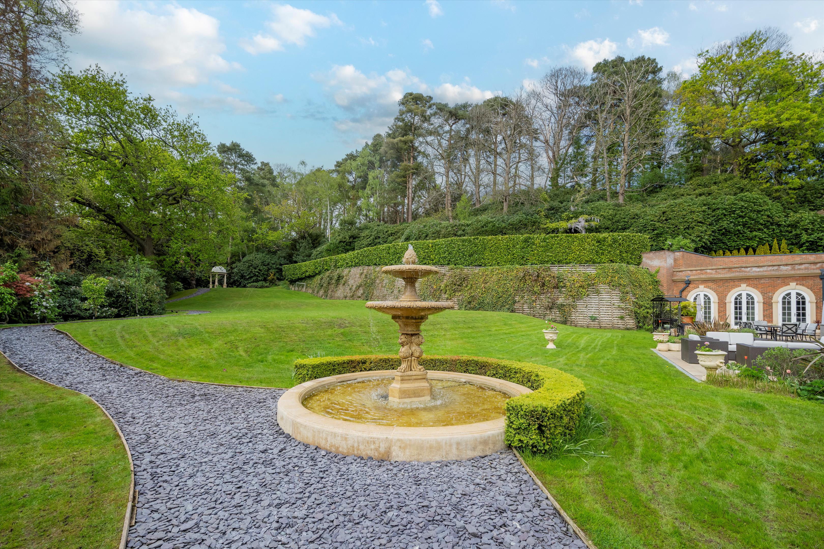 Golf Club Road, St George's Hill, Weybridge, Surrey, KT13