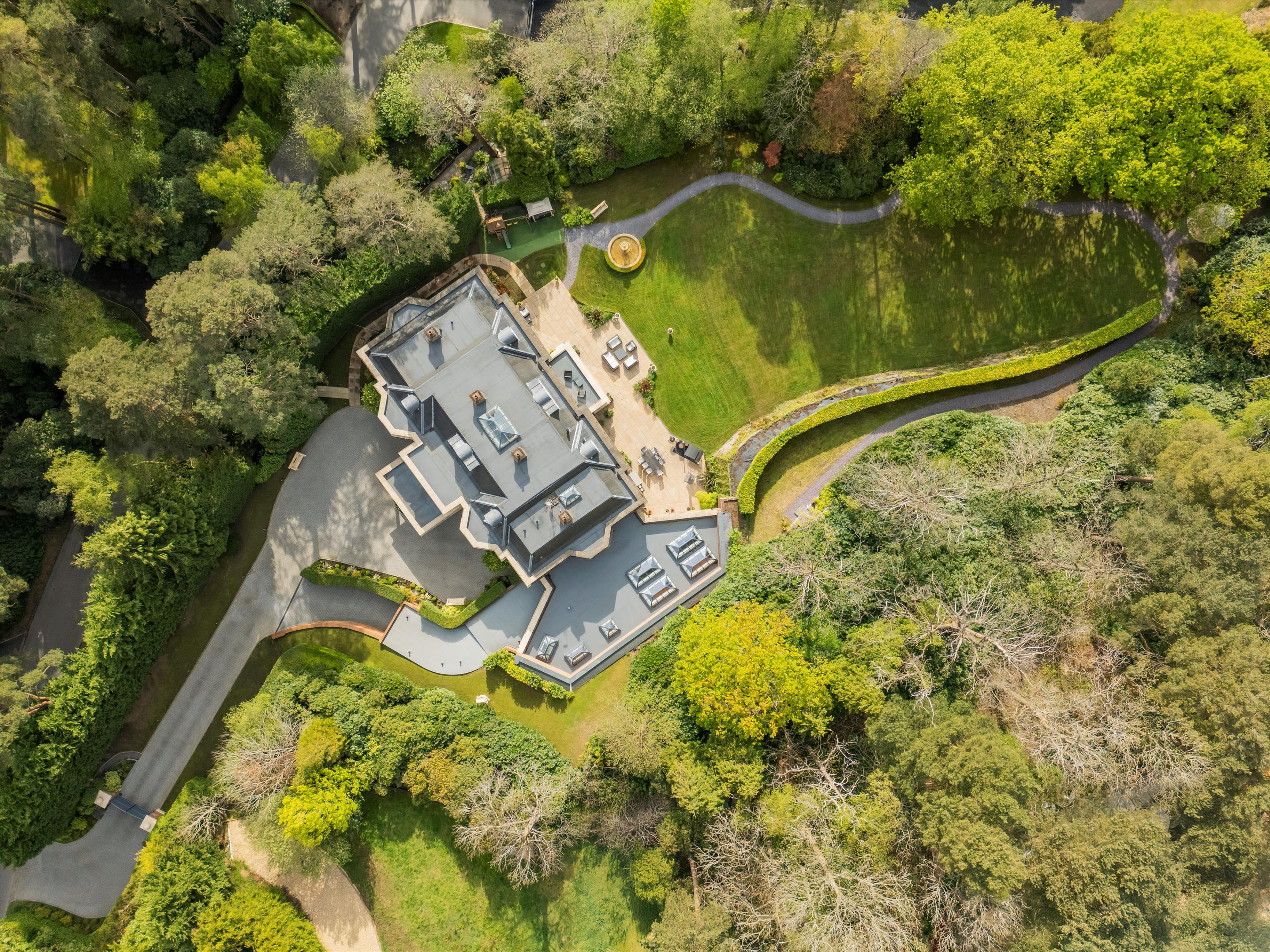 Golf Club Road, St George's Hill, Weybridge, Surrey, KT13