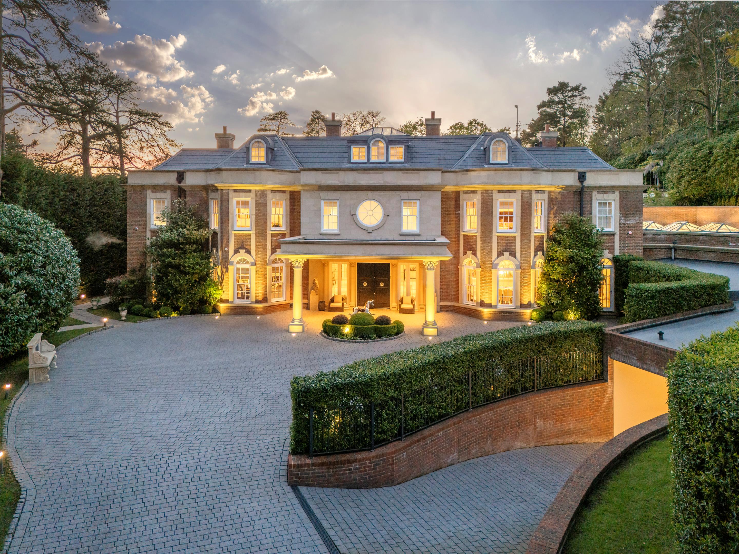 Golf Club Road, St George's Hill, Weybridge, Surrey, KT13