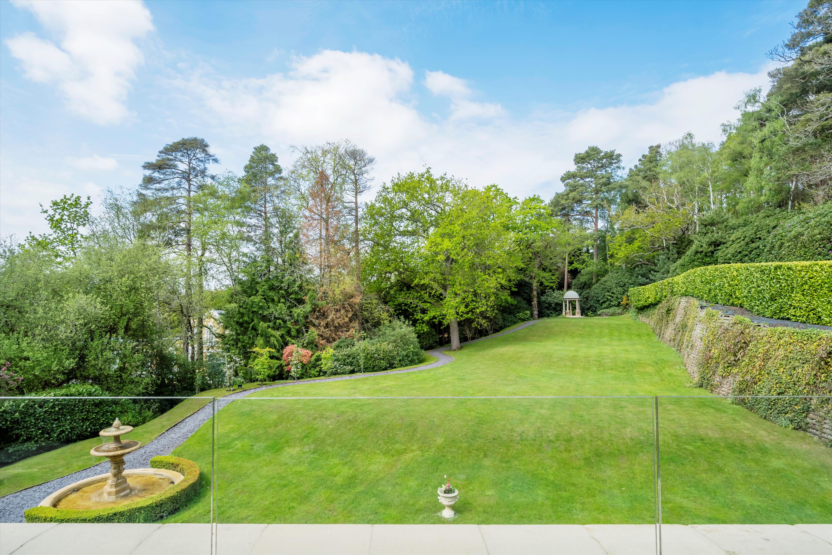 Golf Club Road, St George's Hill, Weybridge, Surrey, KT13