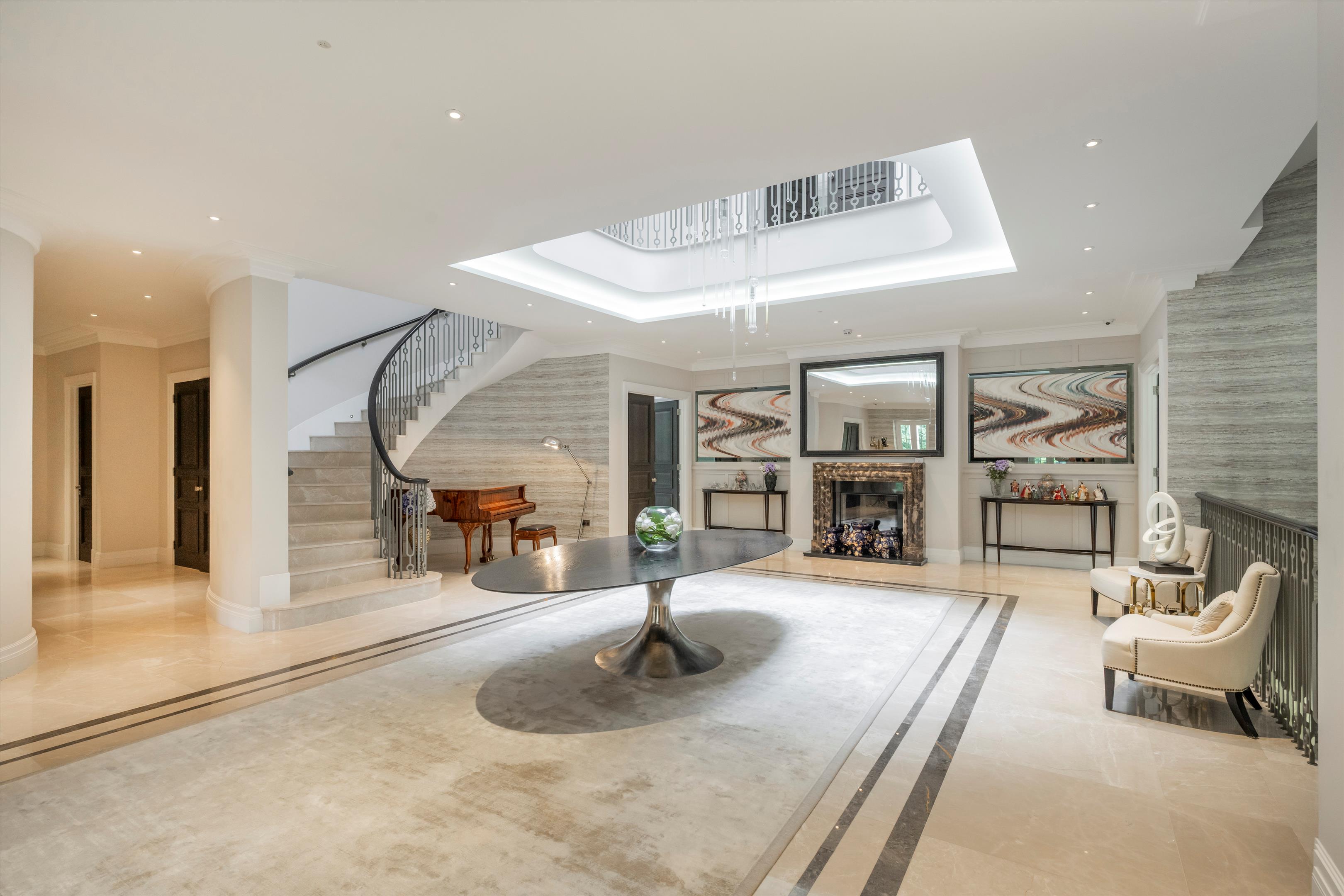Golf Club Road, St George's Hill, Weybridge, Surrey, KT13