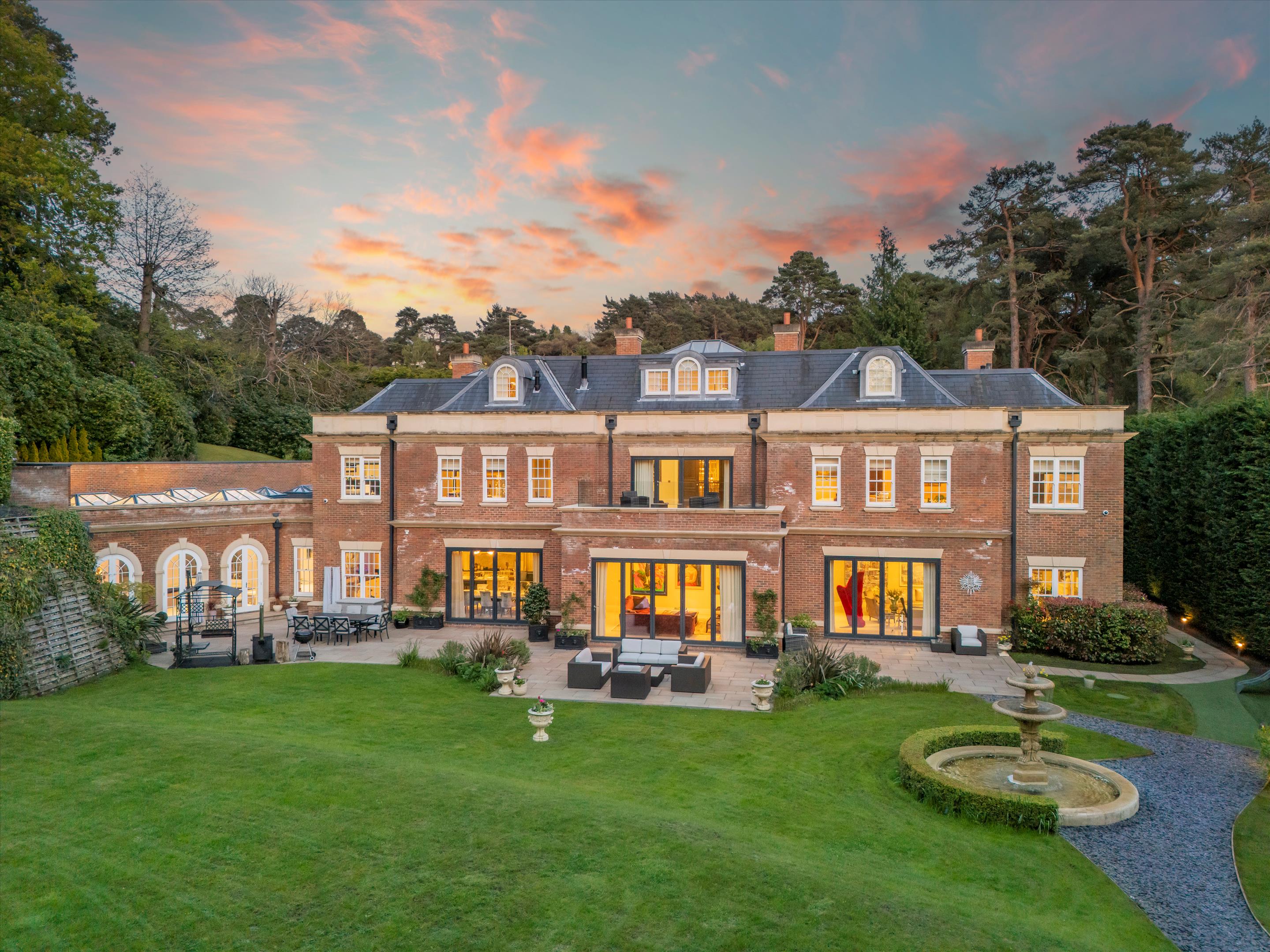 Golf Club Road, St George's Hill, Weybridge, Surrey, KT13