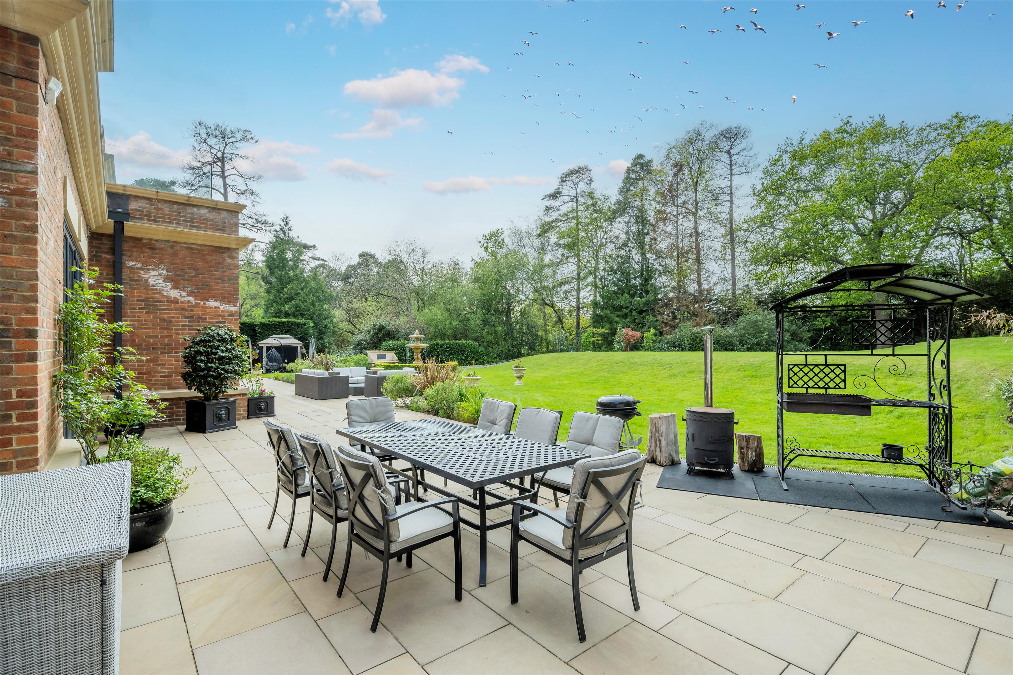 Golf Club Road, St George's Hill, Weybridge, Surrey, KT13