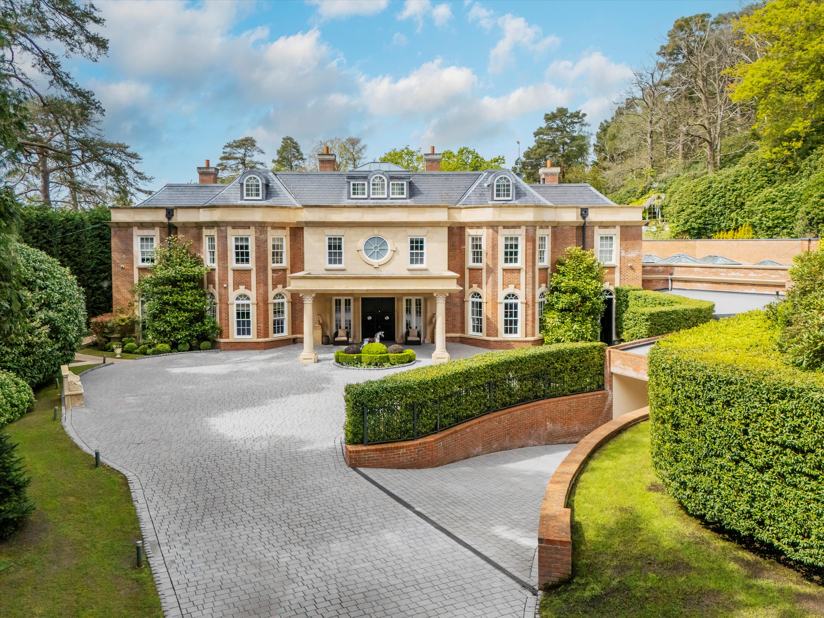 Golf Club Road, St George's Hill, Weybridge, Surrey, KT13