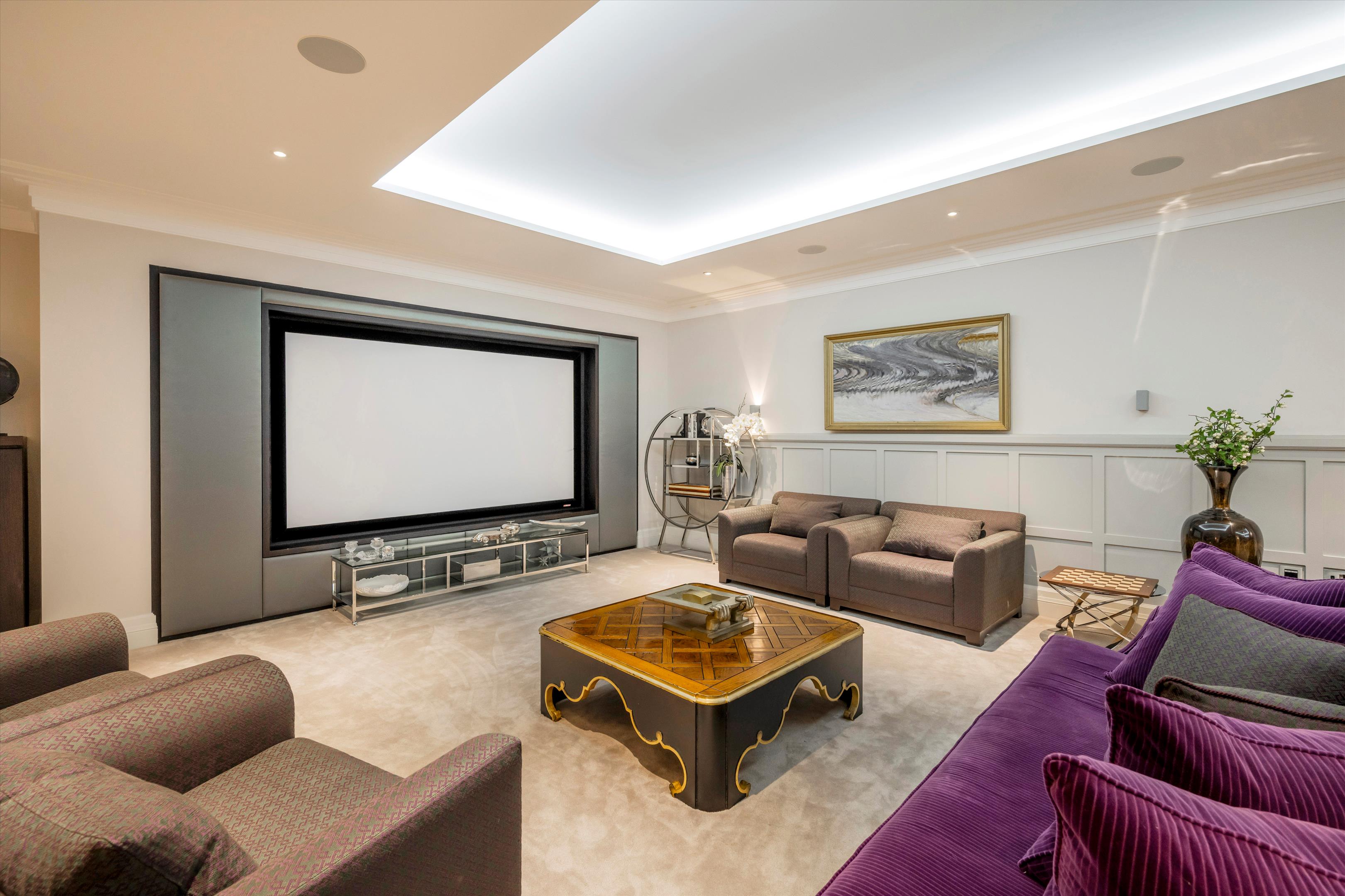 Golf Club Road, St George's Hill, Weybridge, Surrey, KT13