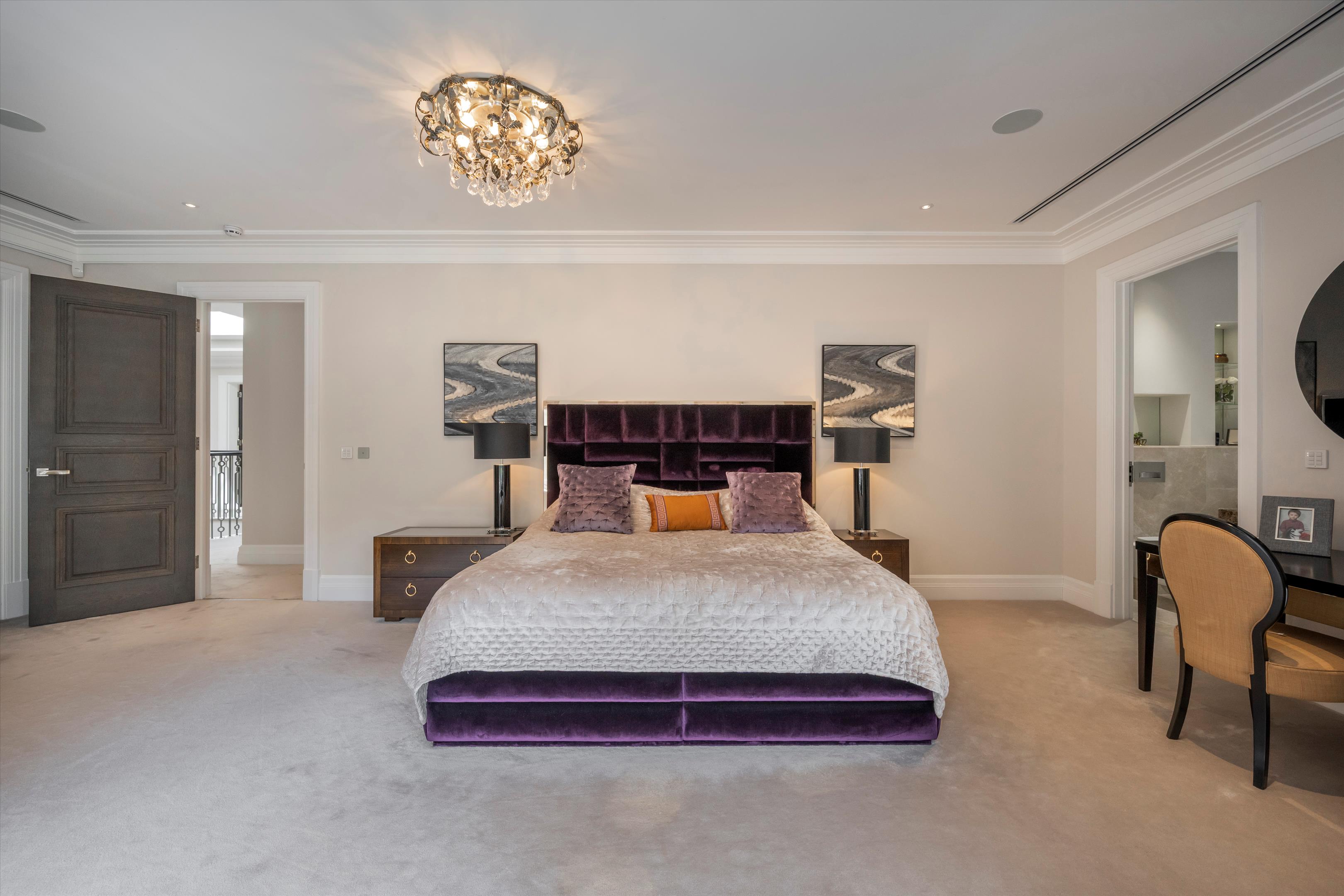 Golf Club Road, St George's Hill, Weybridge, Surrey, KT13