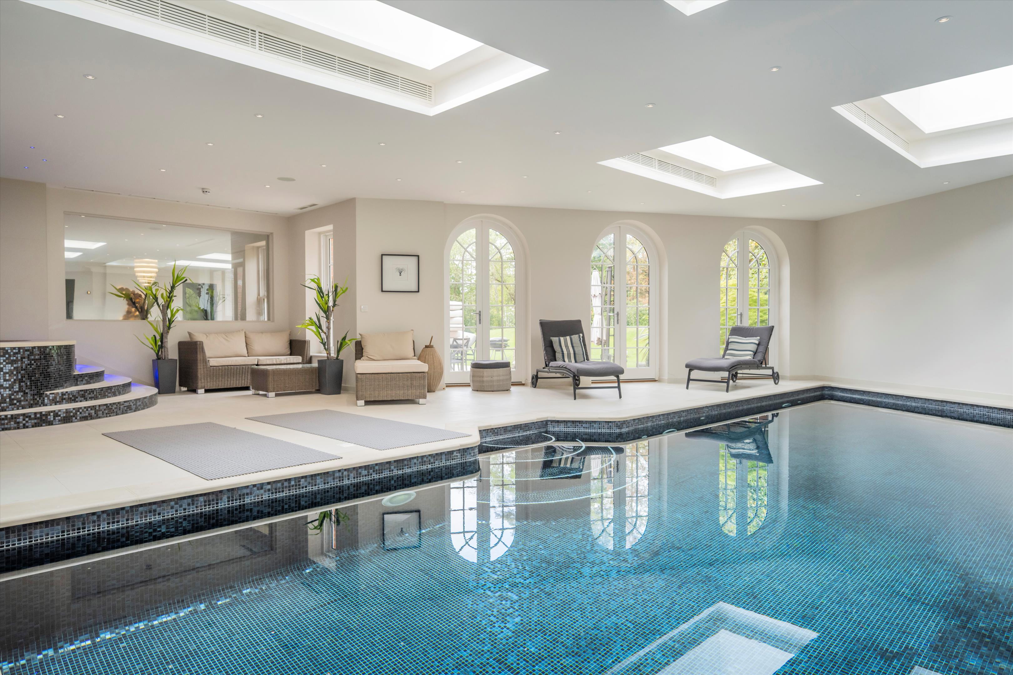 Golf Club Road, St George's Hill, Weybridge, Surrey, KT13