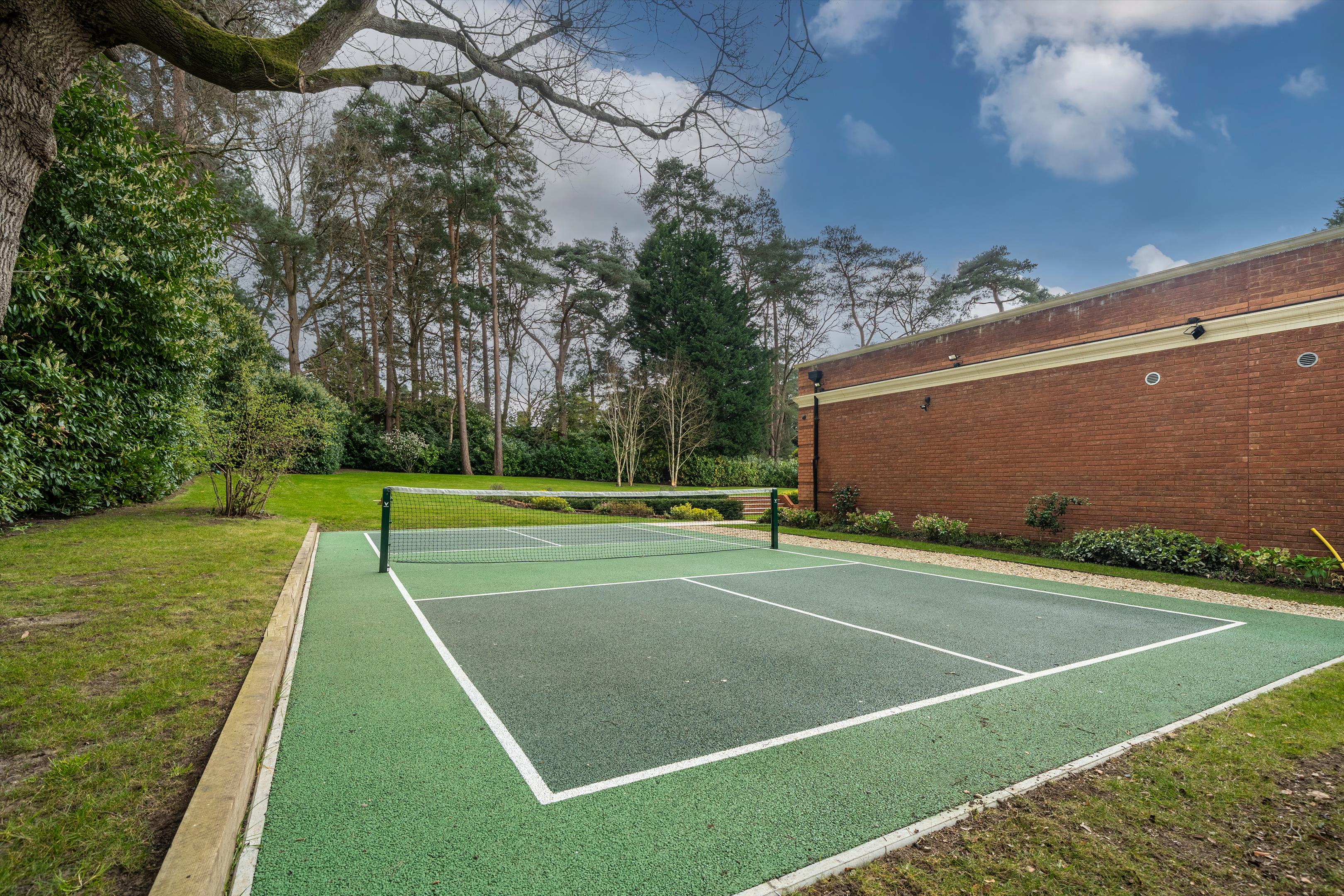 West Road, St George's Hill, Weybridge, Surrey KT13