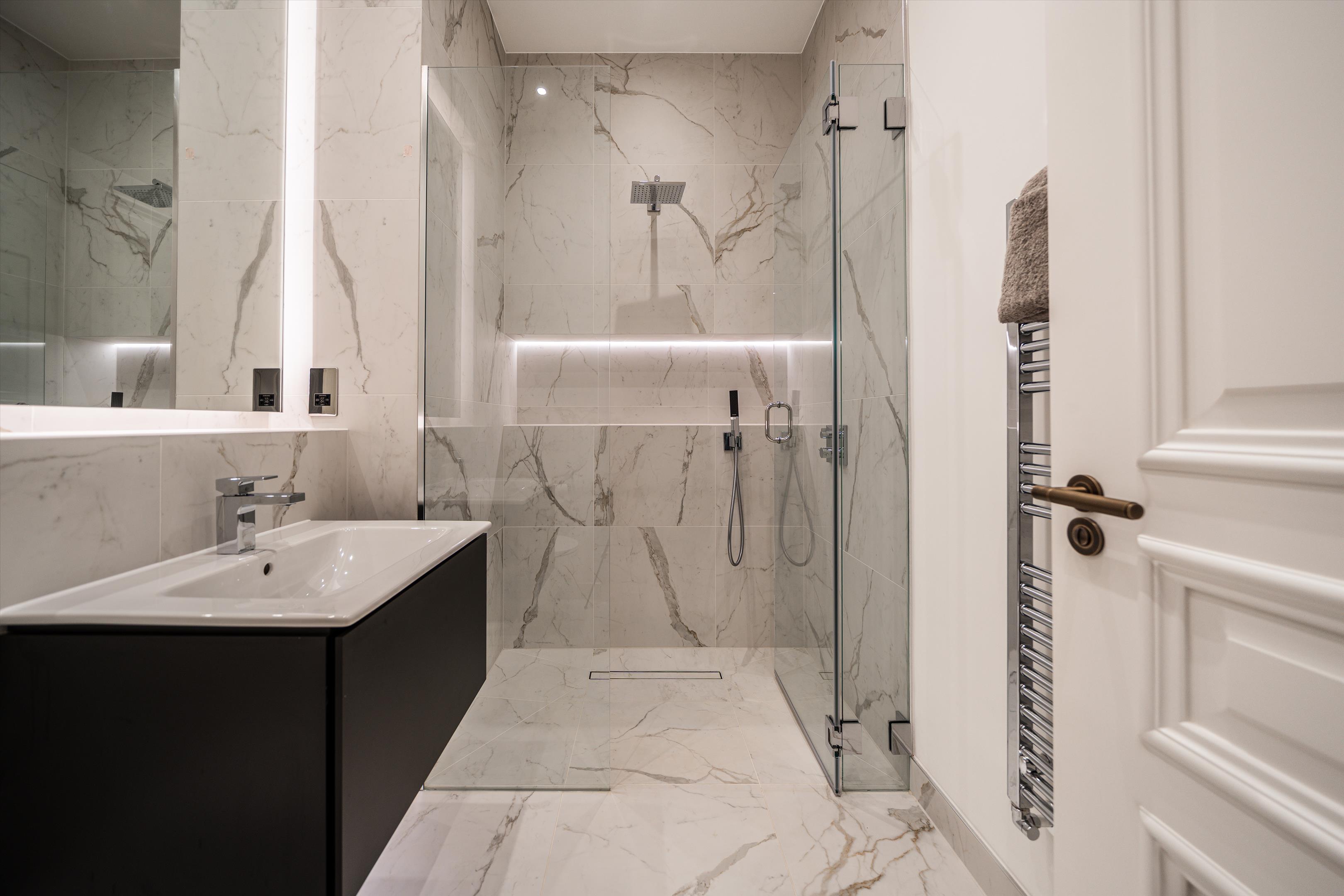 West Road, St George's Hill, Weybridge, Surrey KT13