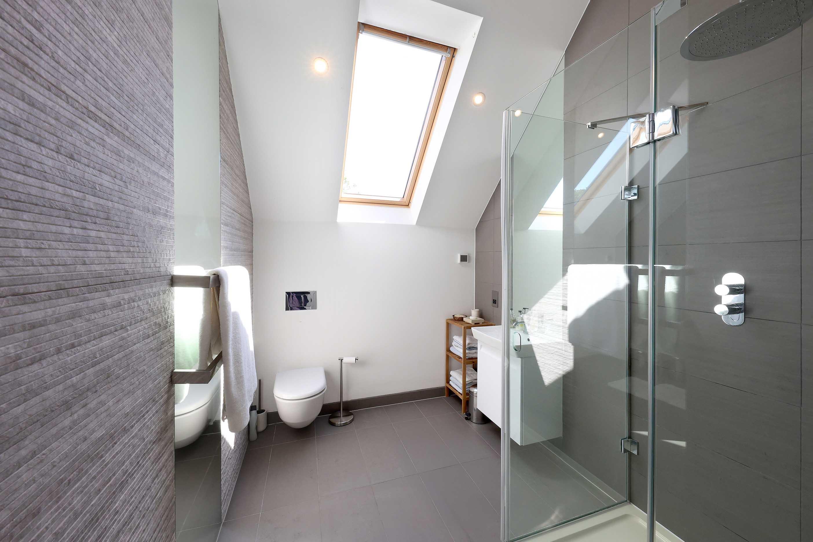 Longcross Road, Longcross, Chertsey, Surrey, KT16.