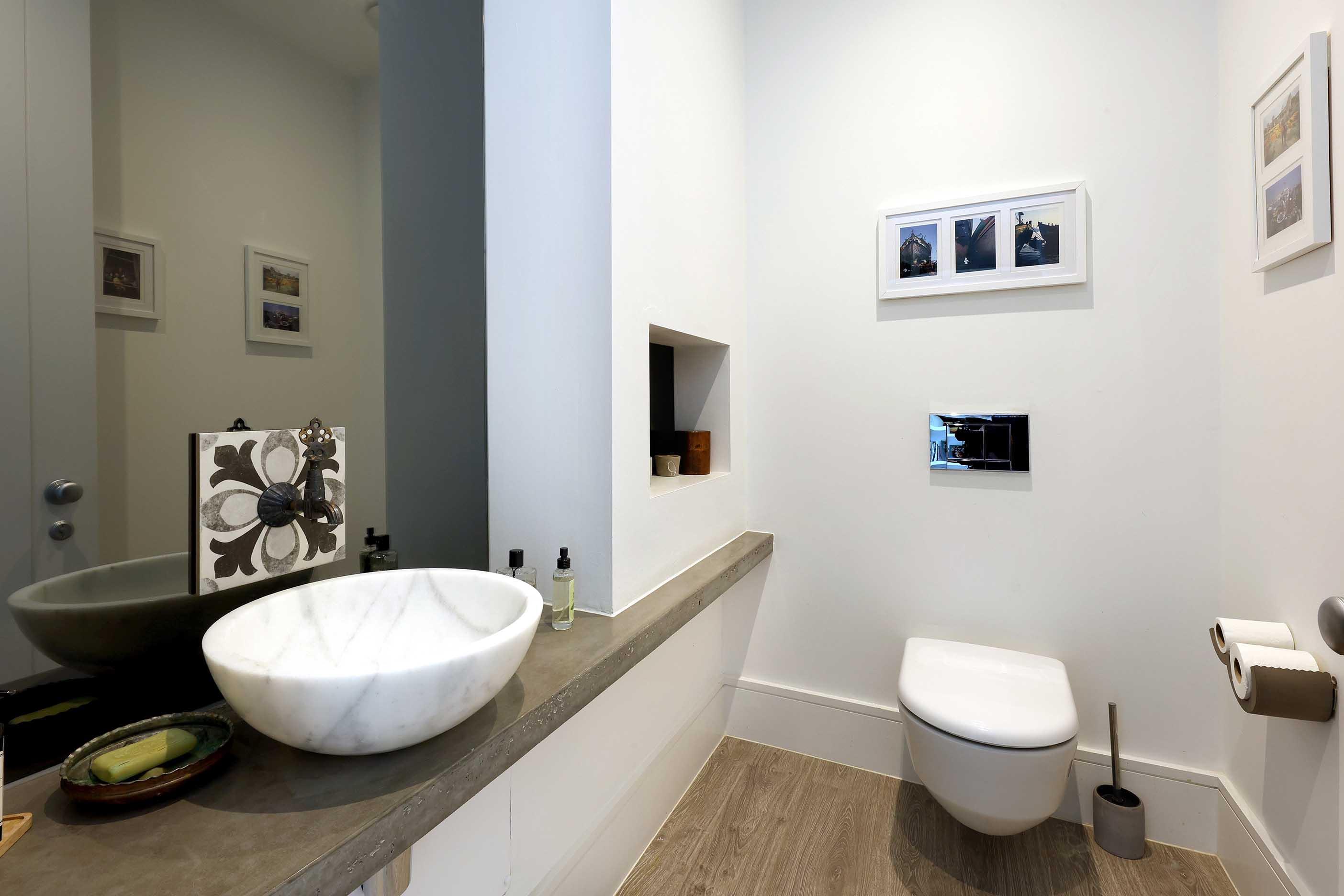 Longcross Road, Longcross, Chertsey, Surrey, KT16.