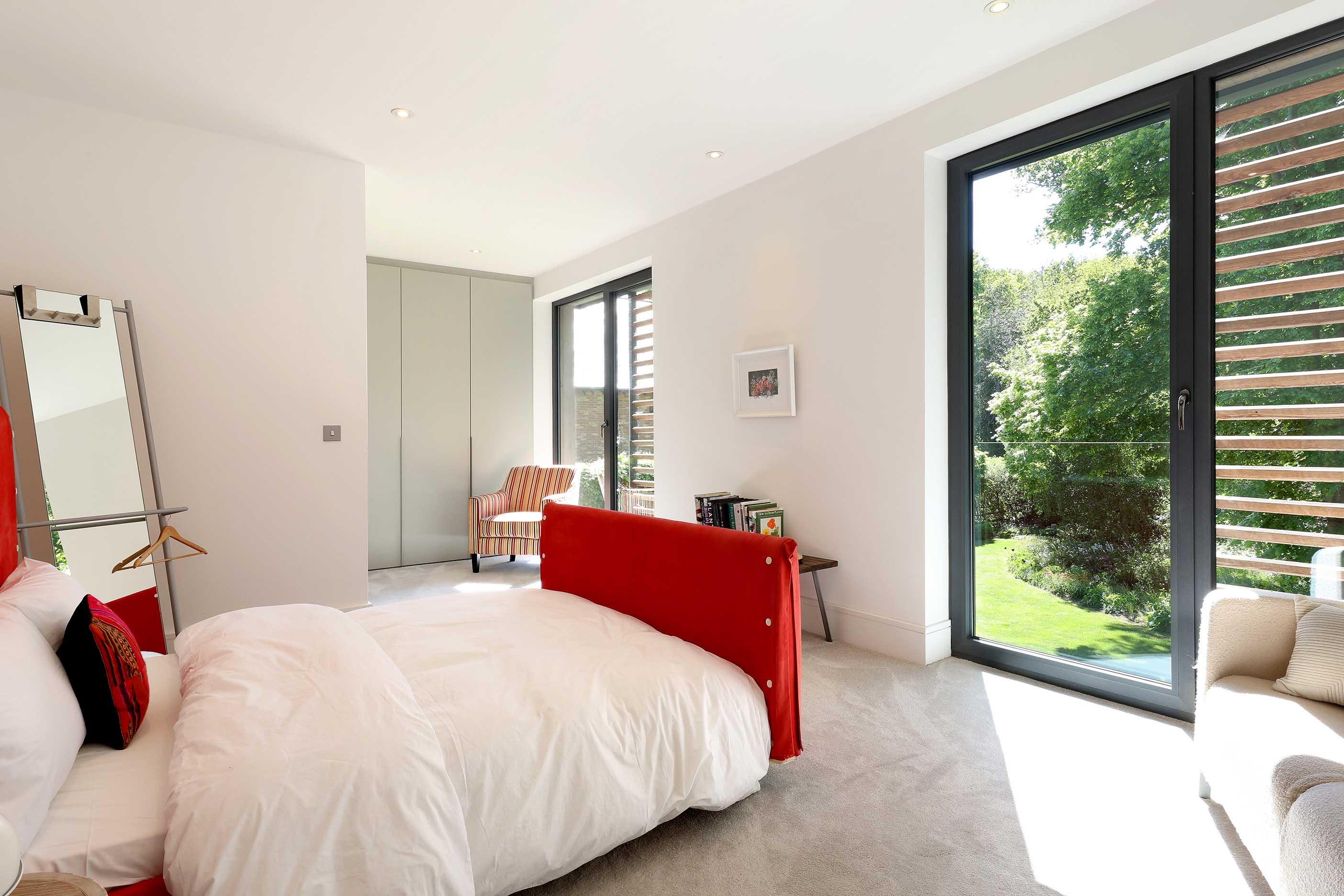 Longcross Road, Longcross, Chertsey, Surrey, KT16.
