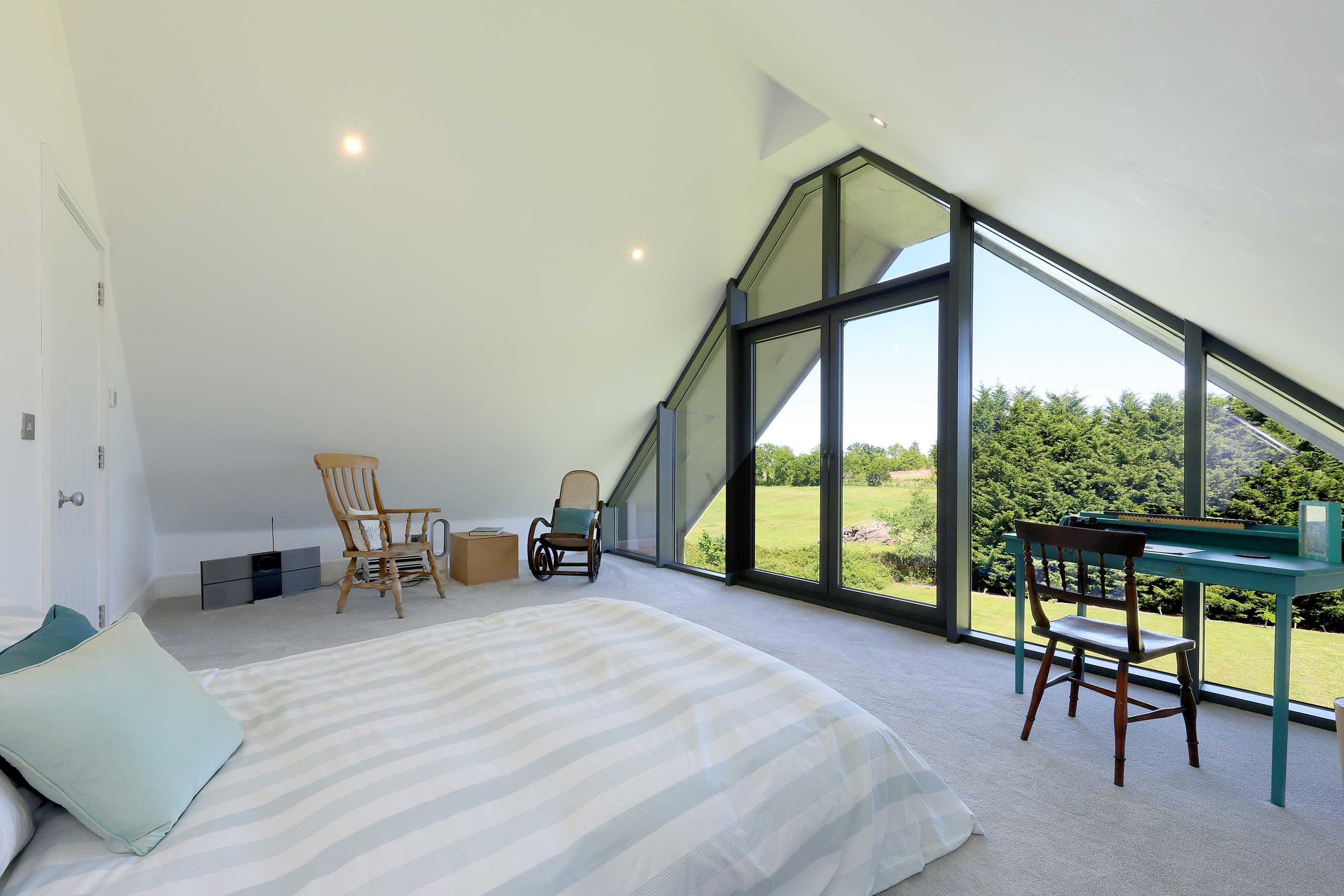 Longcross Road, Longcross, Chertsey, Surrey, KT16.