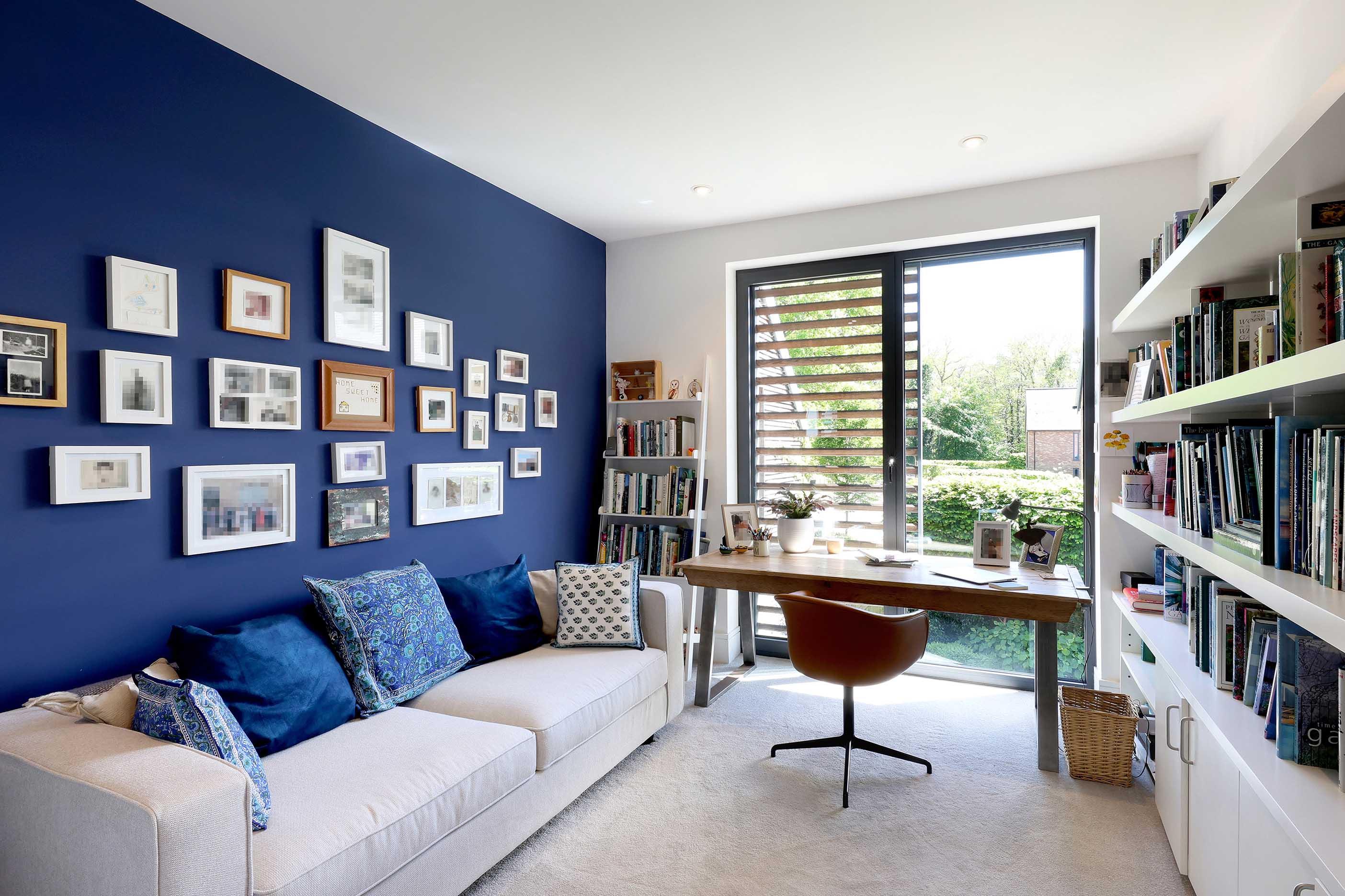 Longcross Road, Longcross, Chertsey, Surrey, KT16.