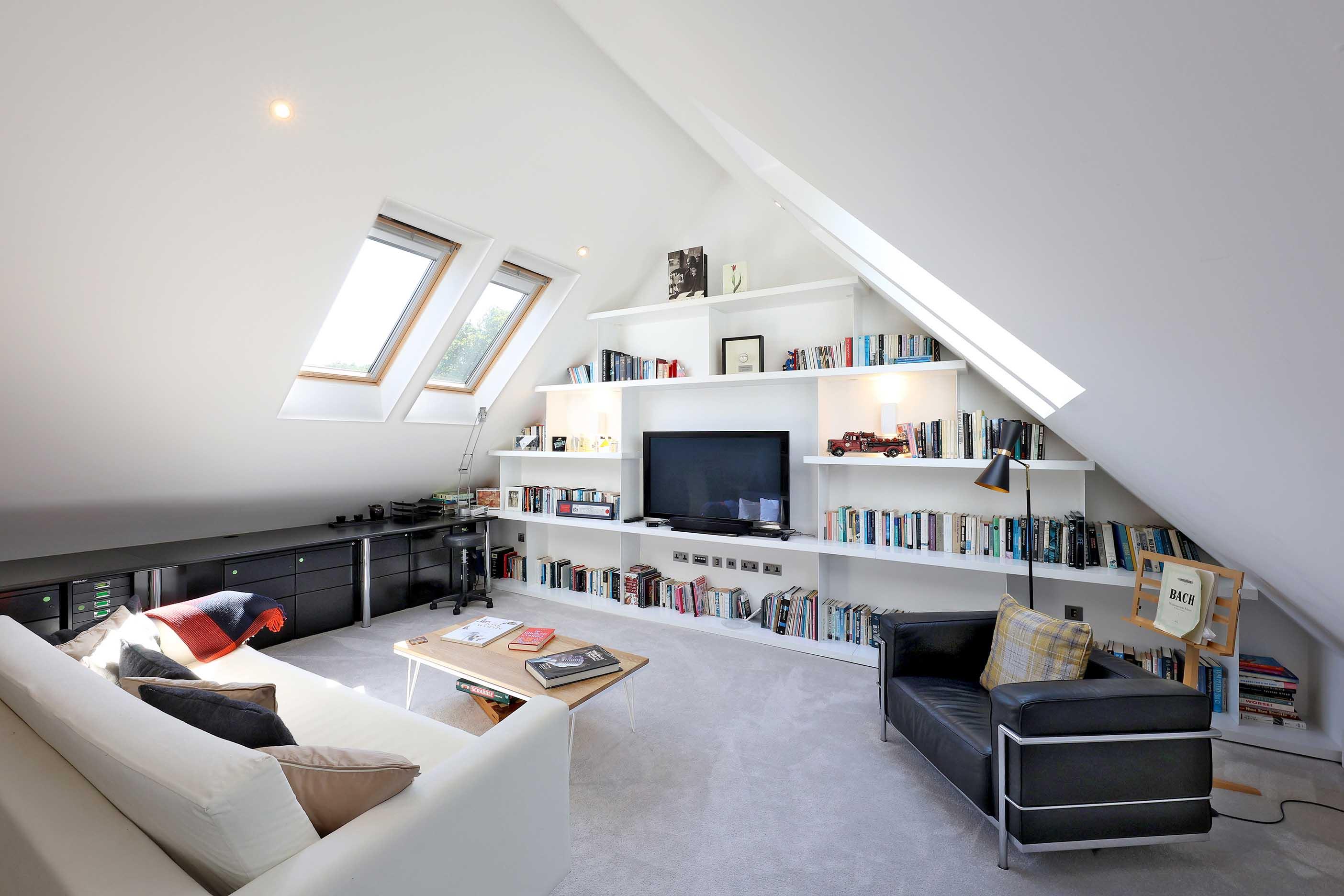Longcross Road, Longcross, Chertsey, Surrey, KT16.