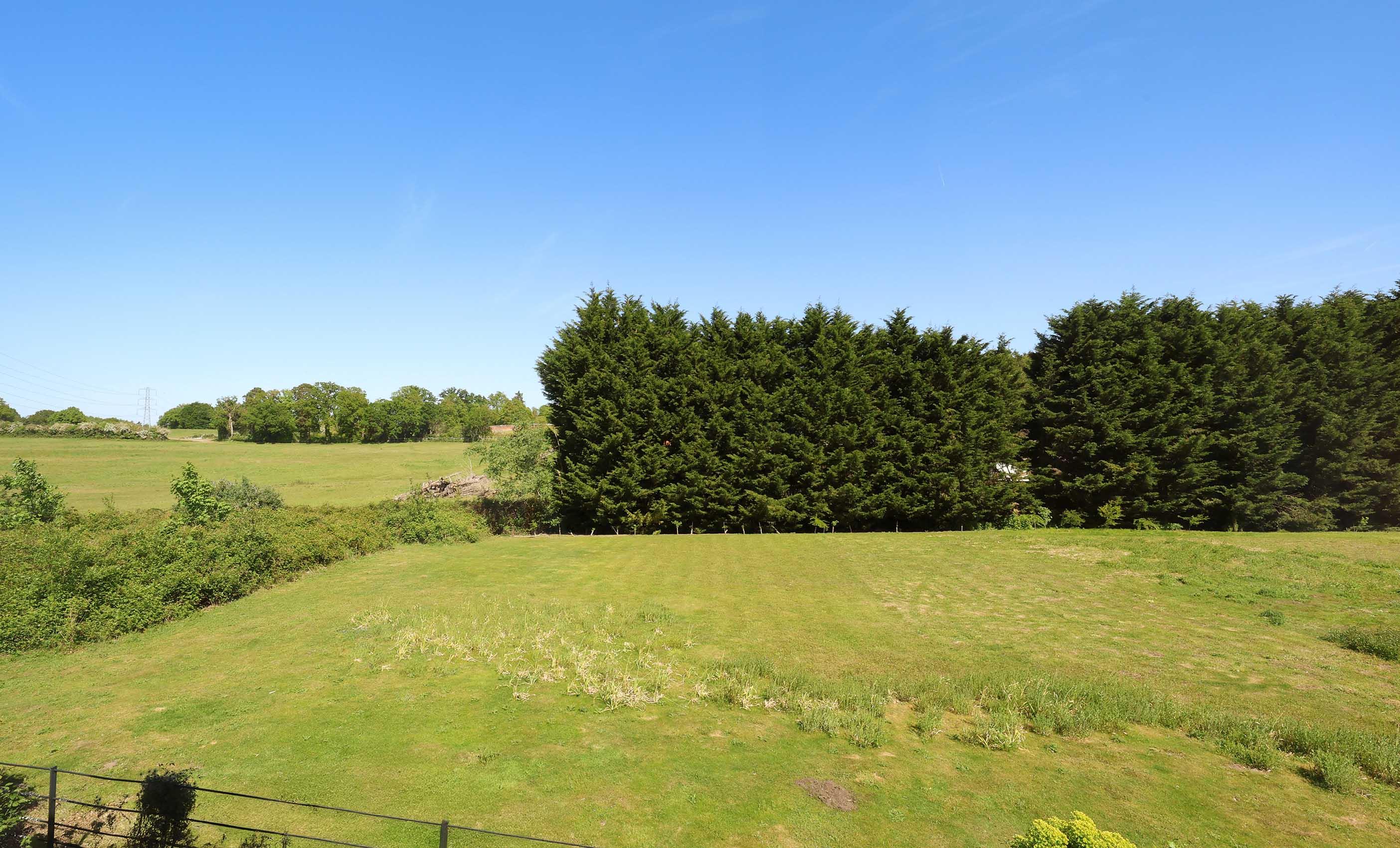 Longcross Road, Longcross, Chertsey, Surrey, KT16.