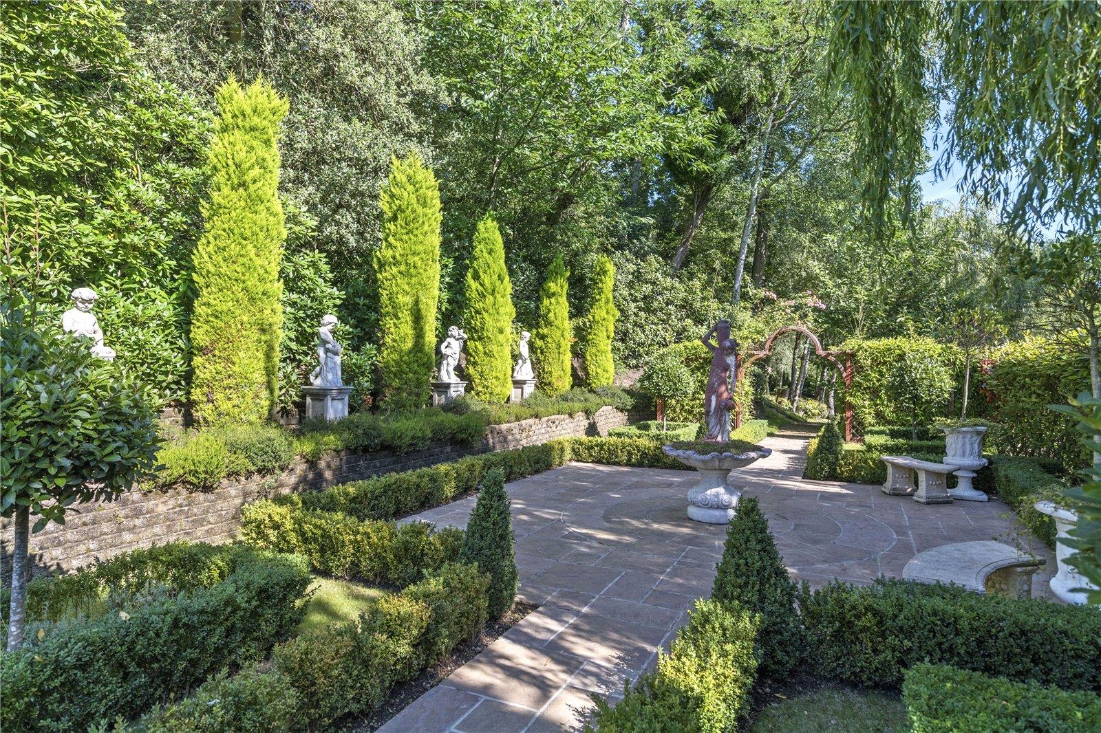Rodona Road, St George's Hill, Weybridge, Surrey KT13