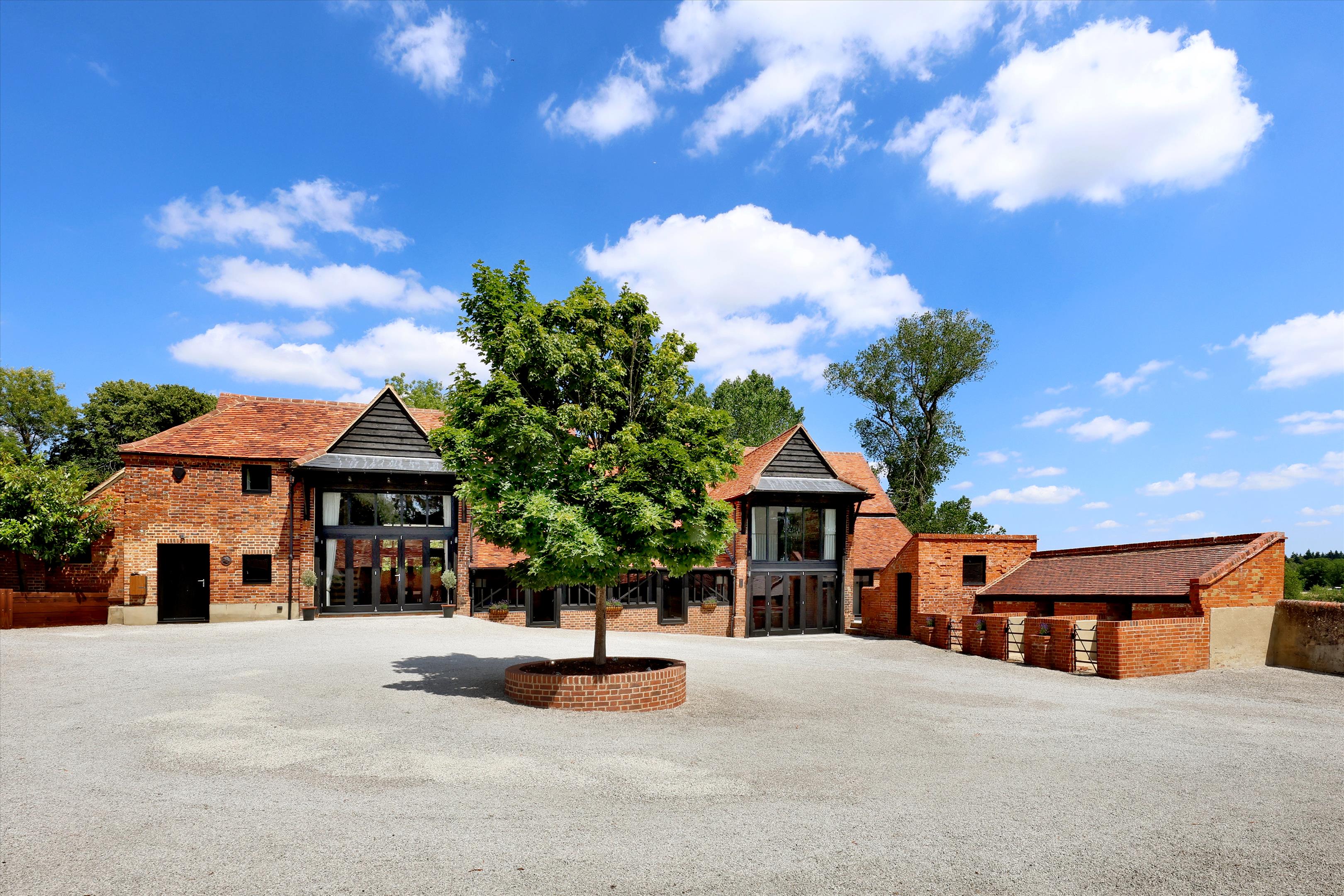 Lutmans Haven, Knowl Hill, Reading, Berkshire, RG10.