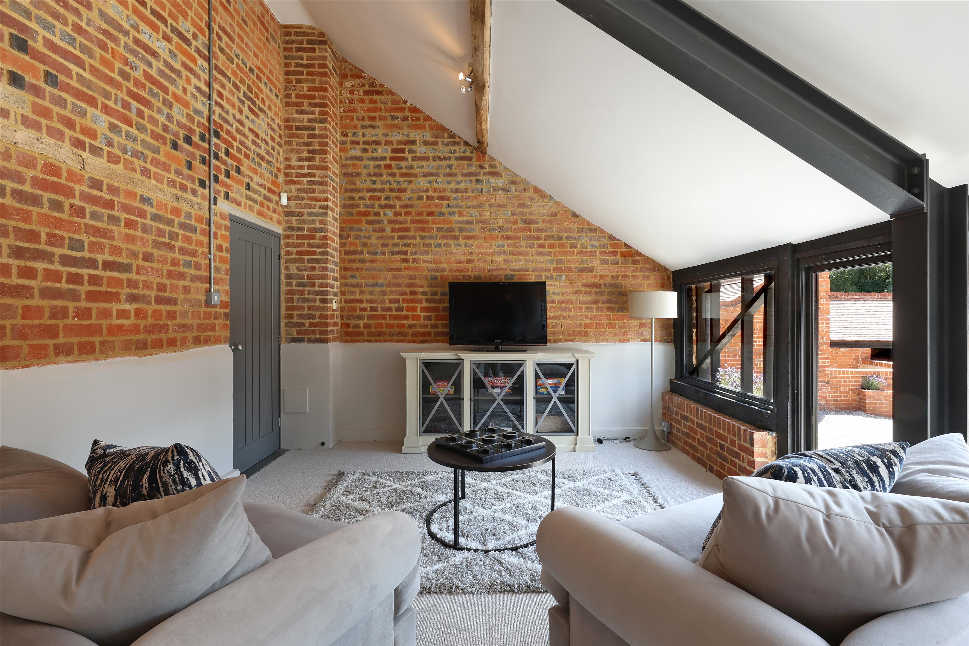 Lutmans Haven, Knowl Hill, Reading, Berkshire, RG10.