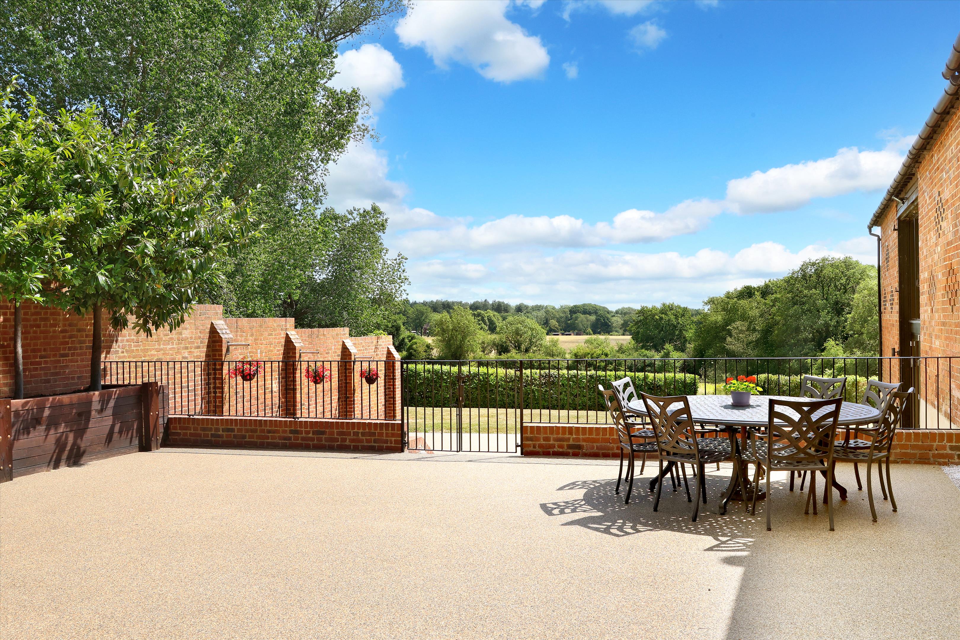 Lutmans Haven, Knowl Hill, Reading, Berkshire, RG10.
