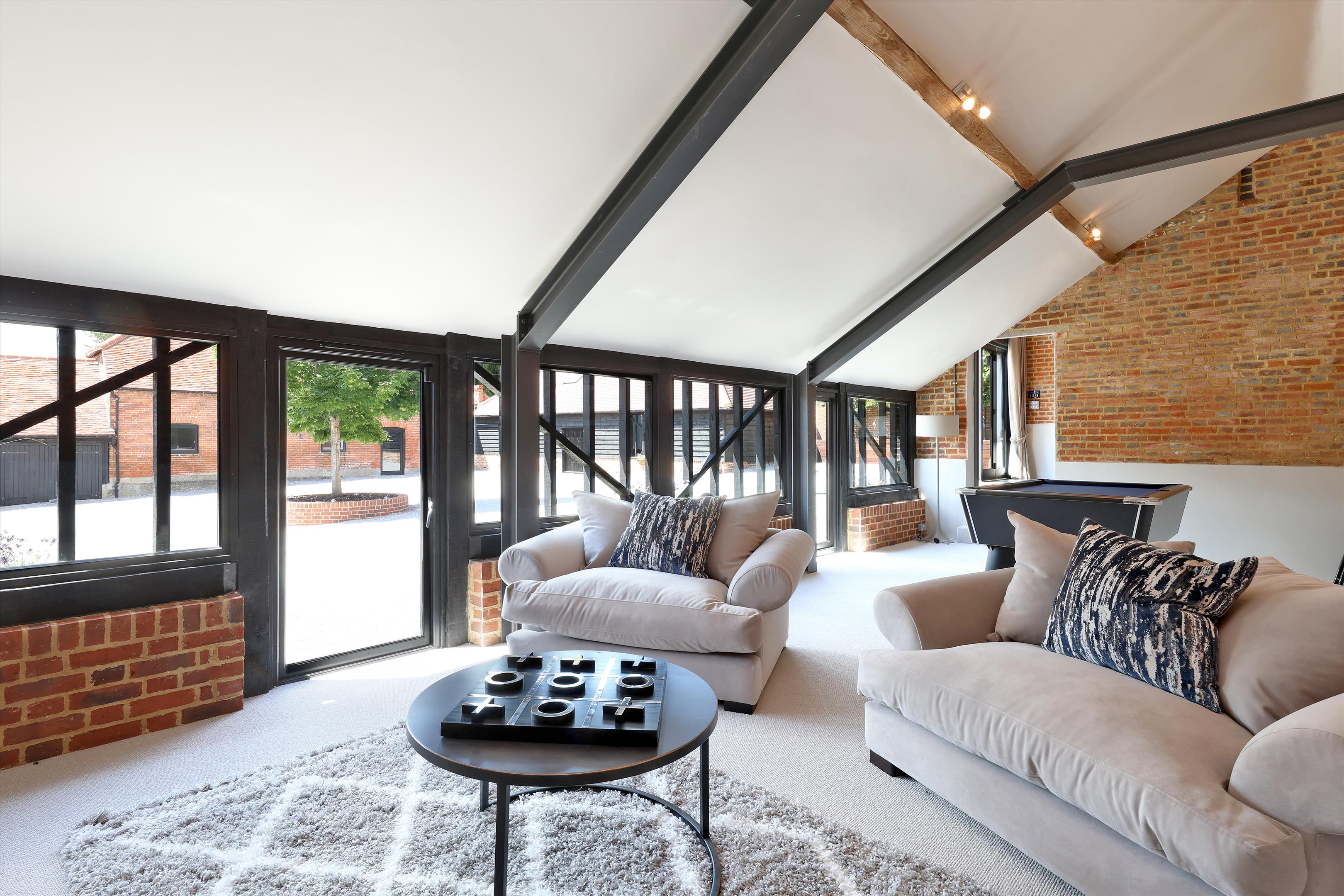 Lutmans Haven, Knowl Hill, Reading, Berkshire, RG10.
