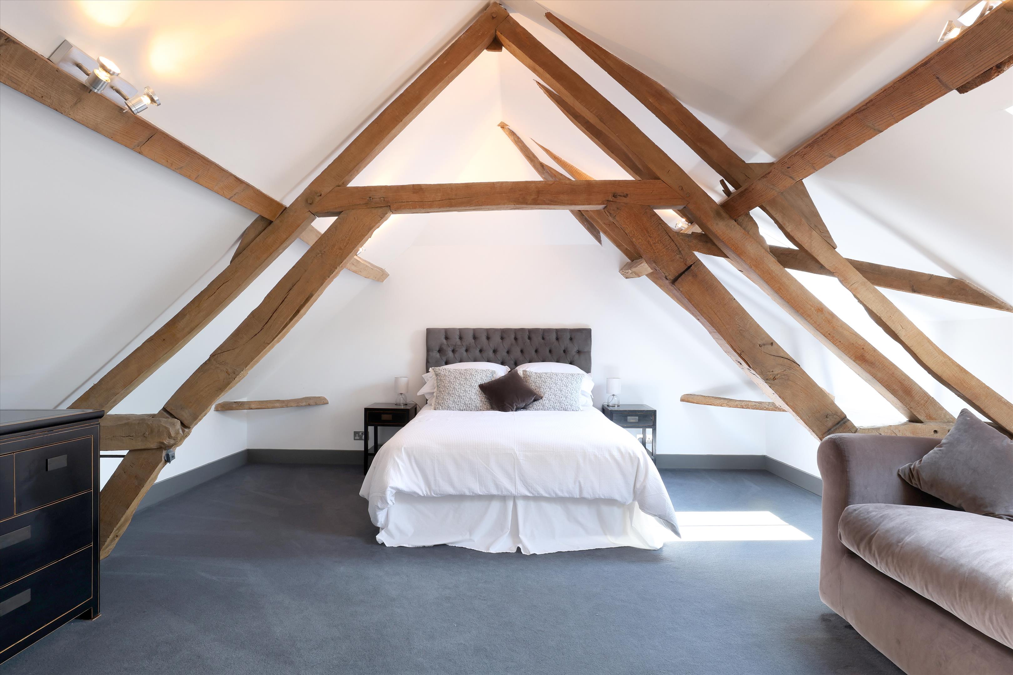 Lutmans Haven, Knowl Hill, Reading, Berkshire, RG10.