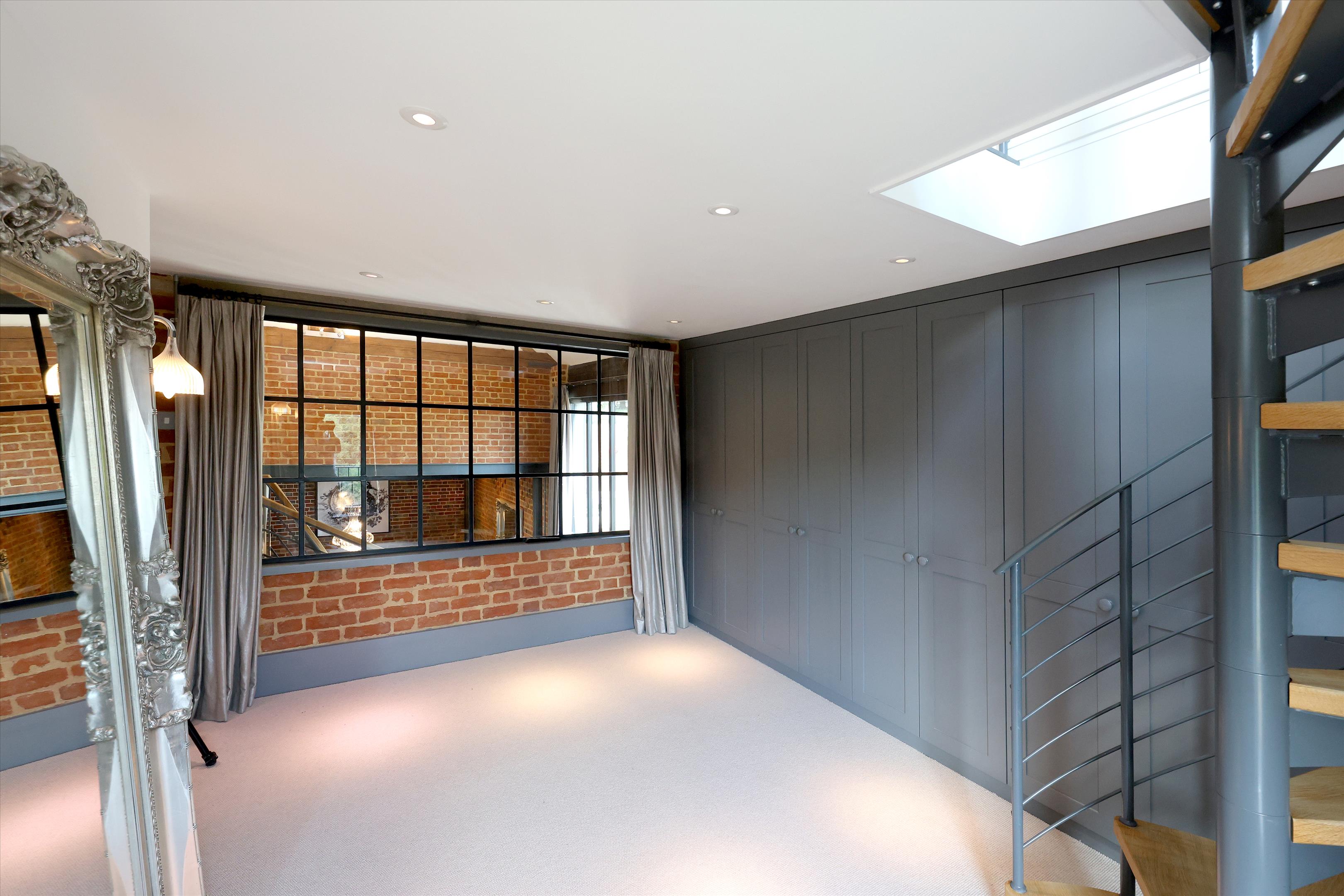 Lutmans Haven, Knowl Hill, Reading, Berkshire, RG10.