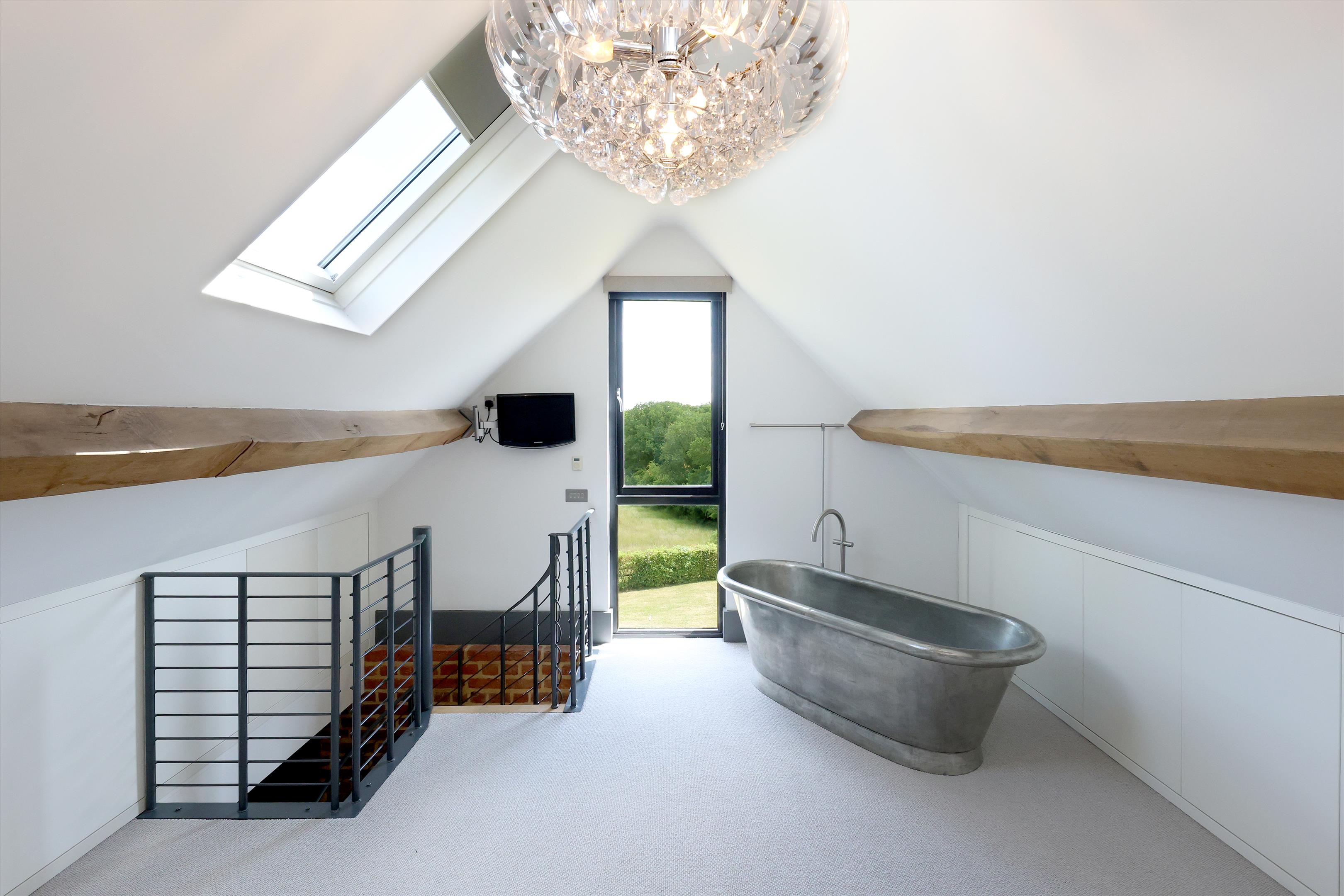 Lutmans Haven, Knowl Hill, Reading, Berkshire, RG10.