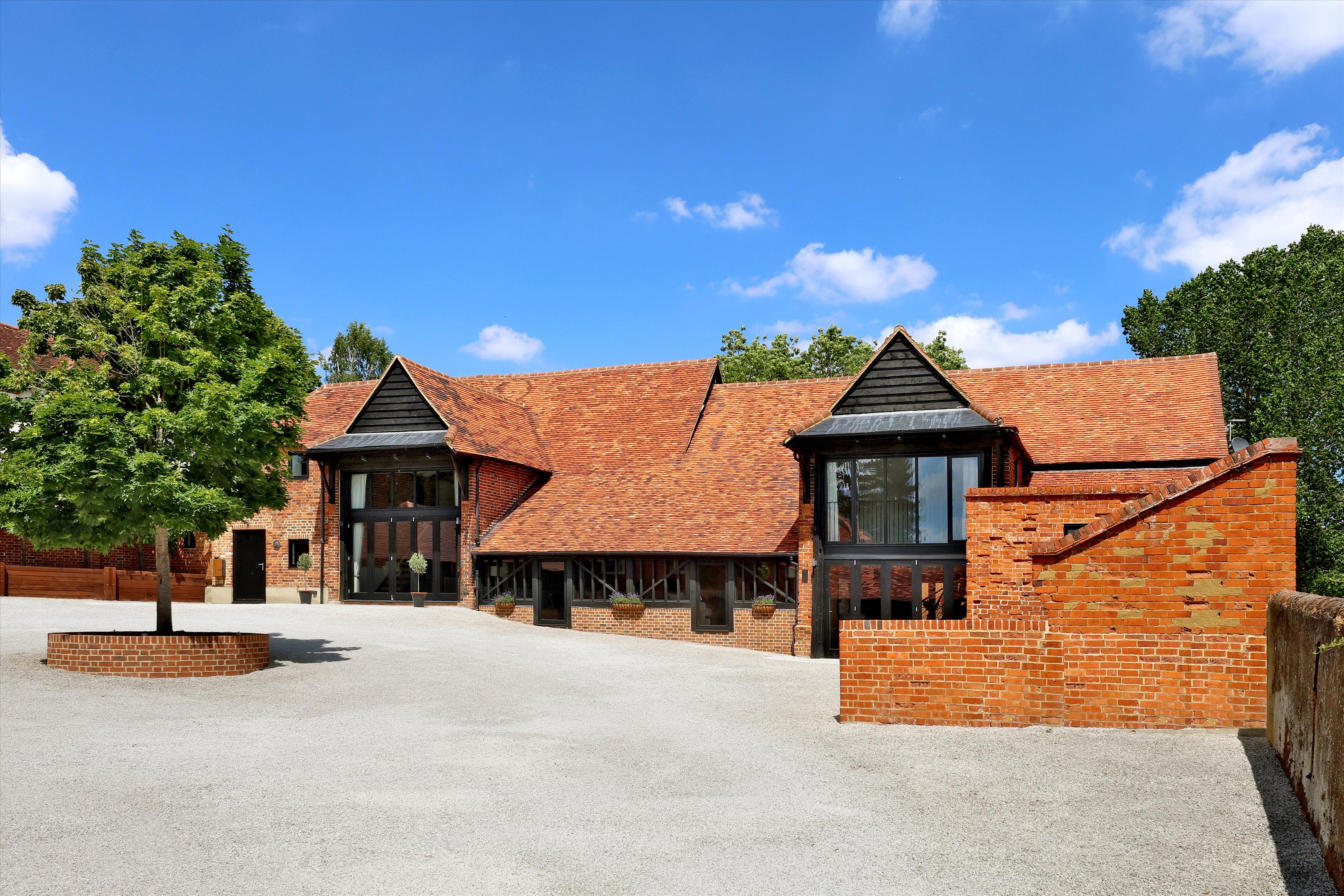 Lutmans Haven, Knowl Hill, Reading, Berkshire, RG10.