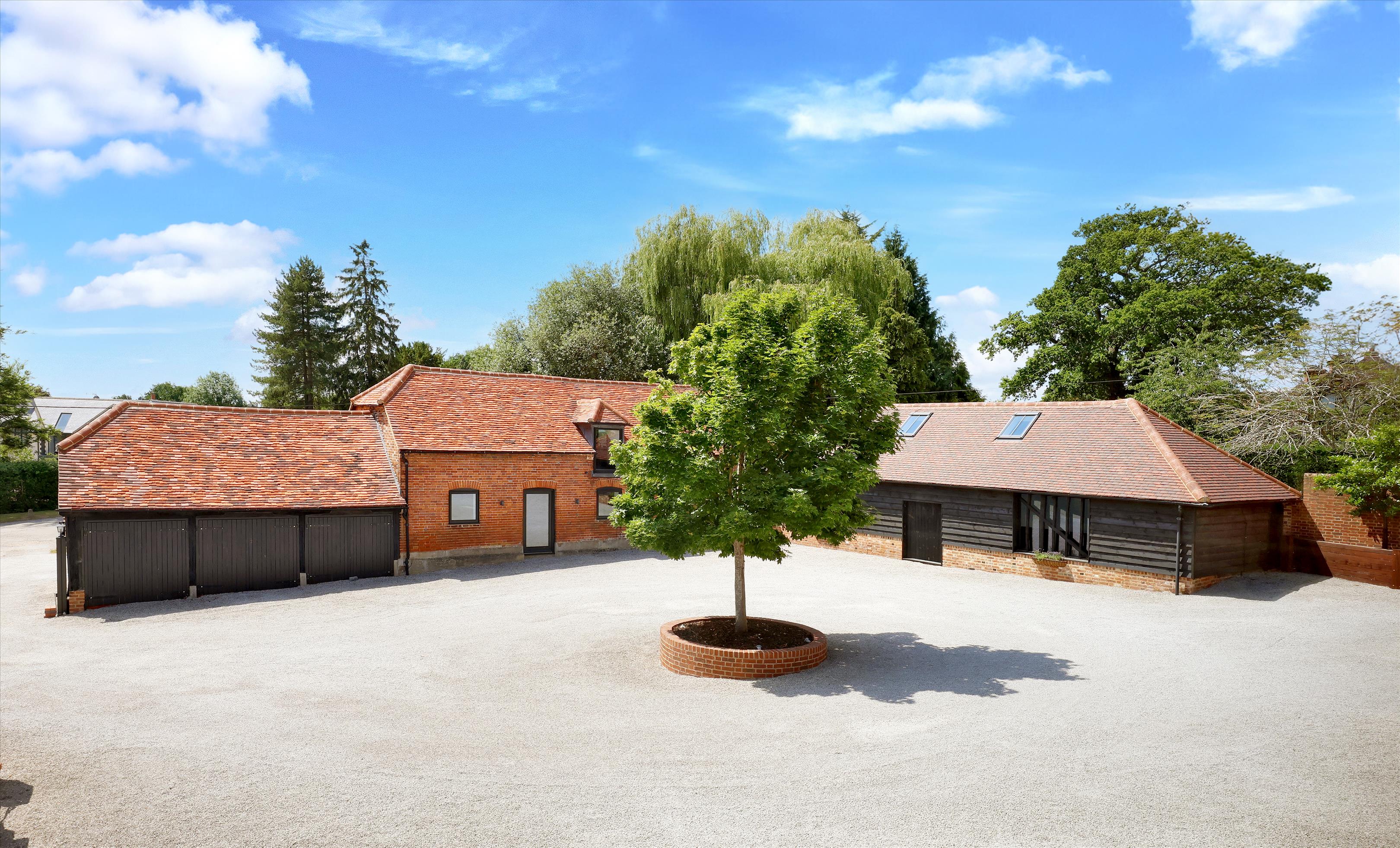 Lutmans Haven, Knowl Hill, Reading, Berkshire, RG10.