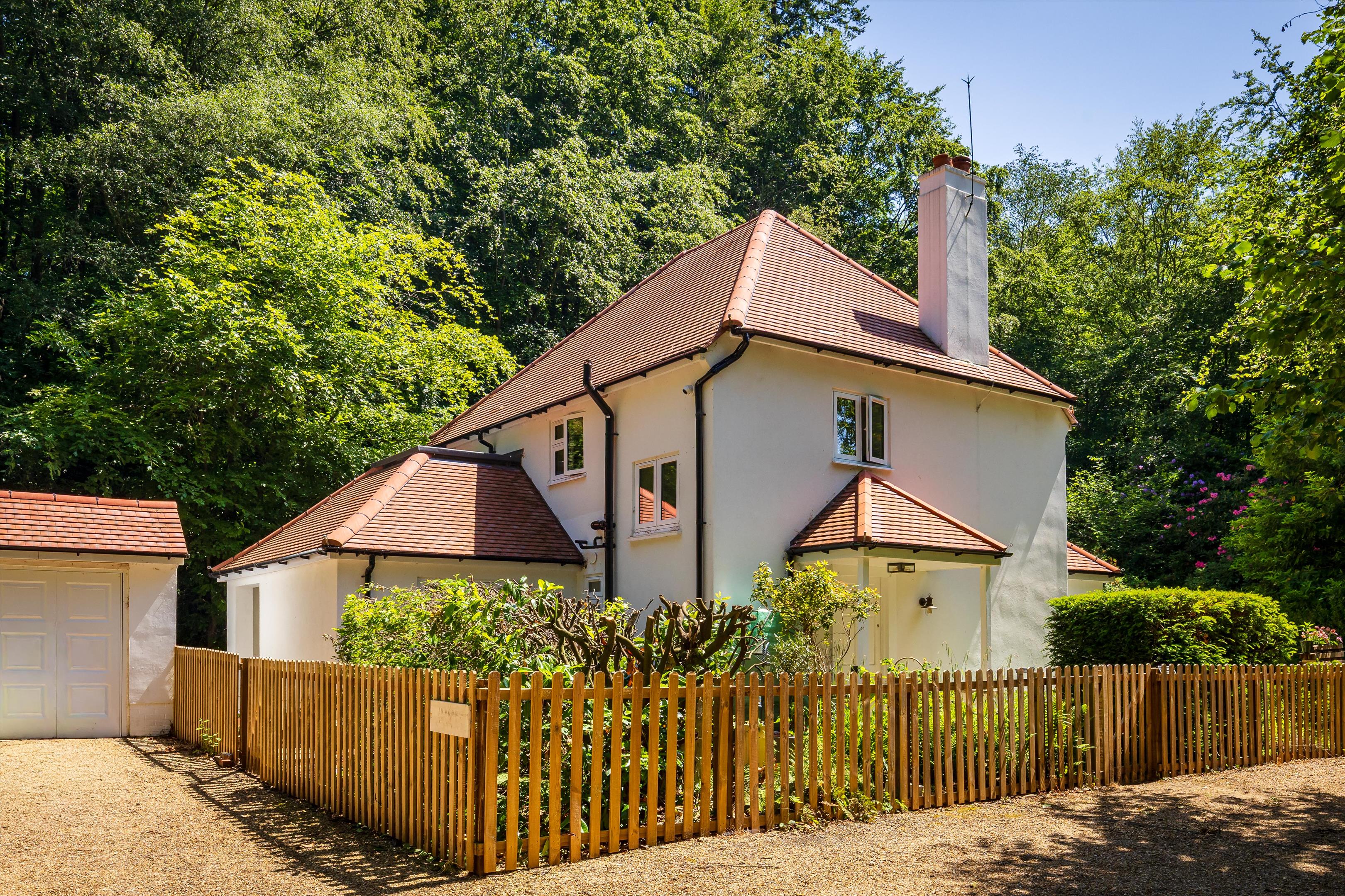 Hambledon Road, Busbridge, Godalming, Surrey GU8.