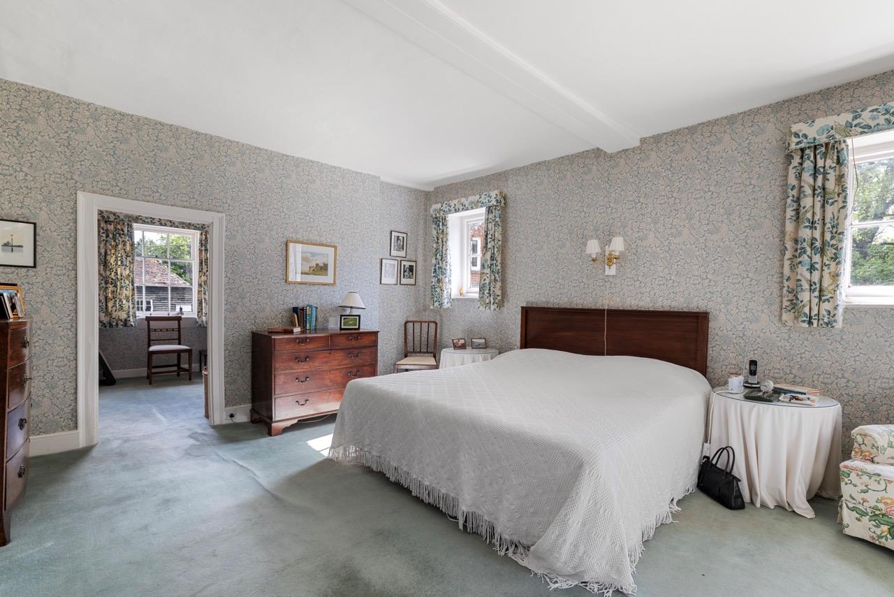 Farnham Road, Odiham, Hook, Hampshire, RG29